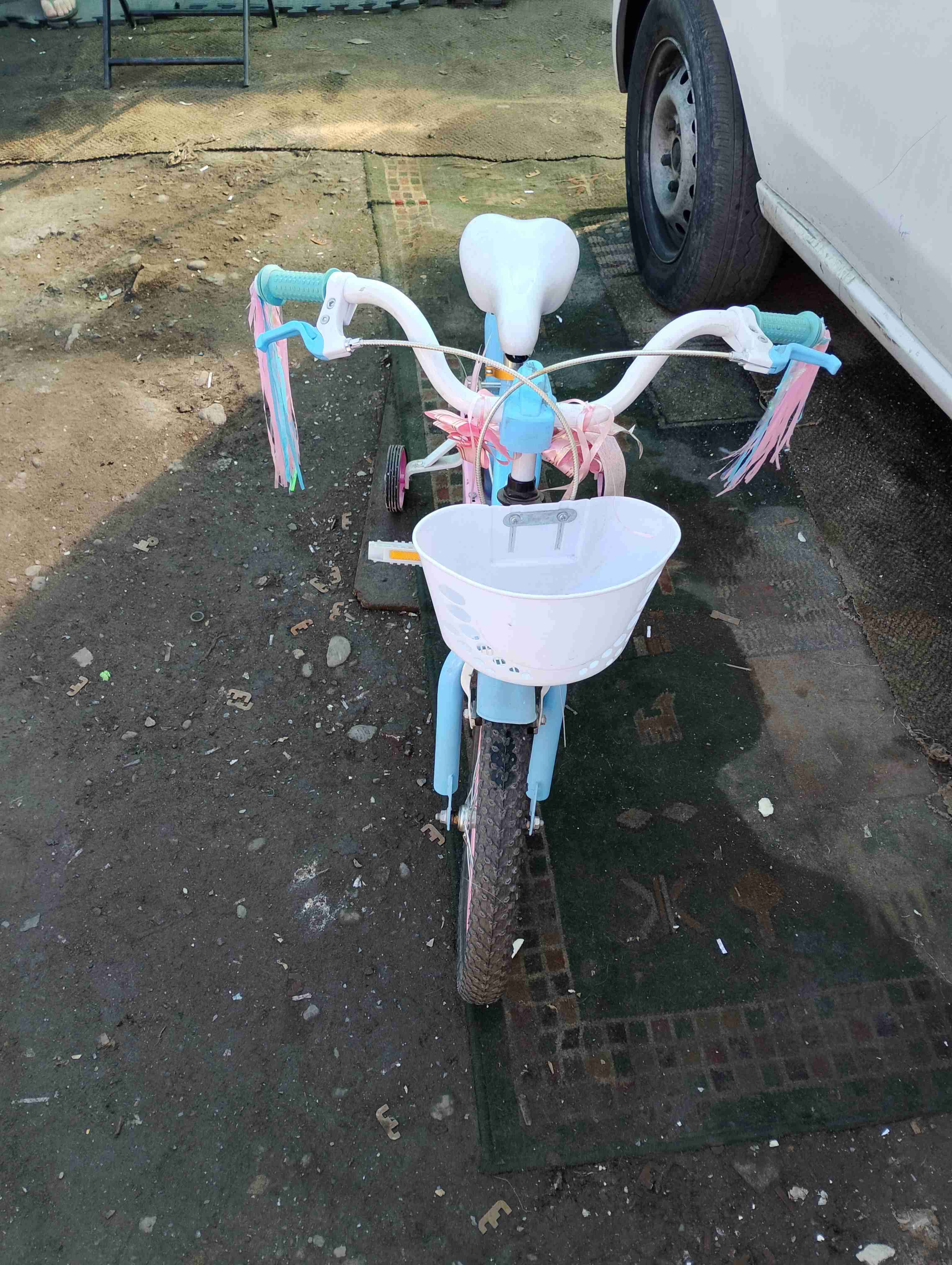 Bicicleta infantil azul y rosada - miniatura 2