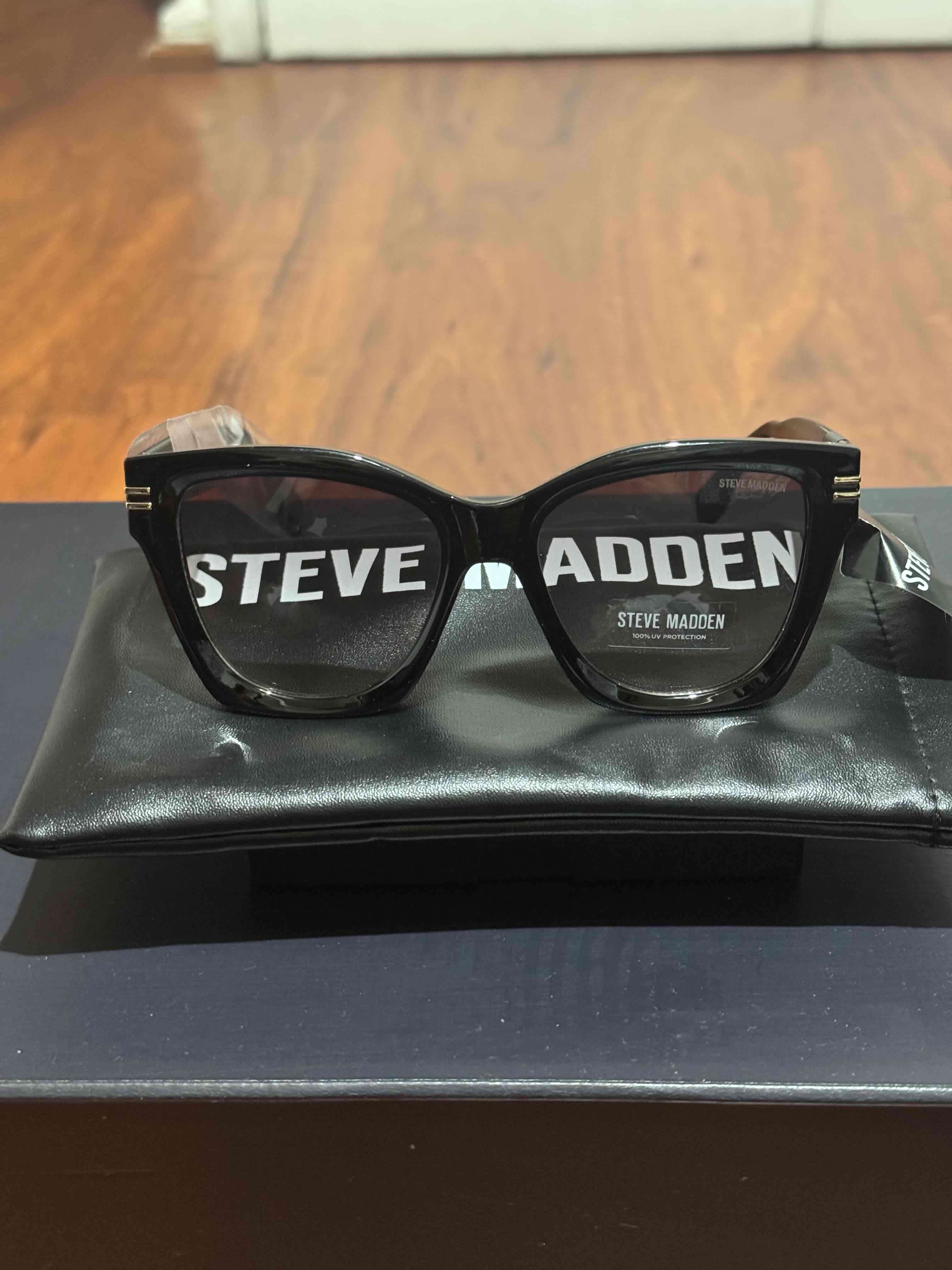 Gafas de sol Steve Madden negras - miniatura 2