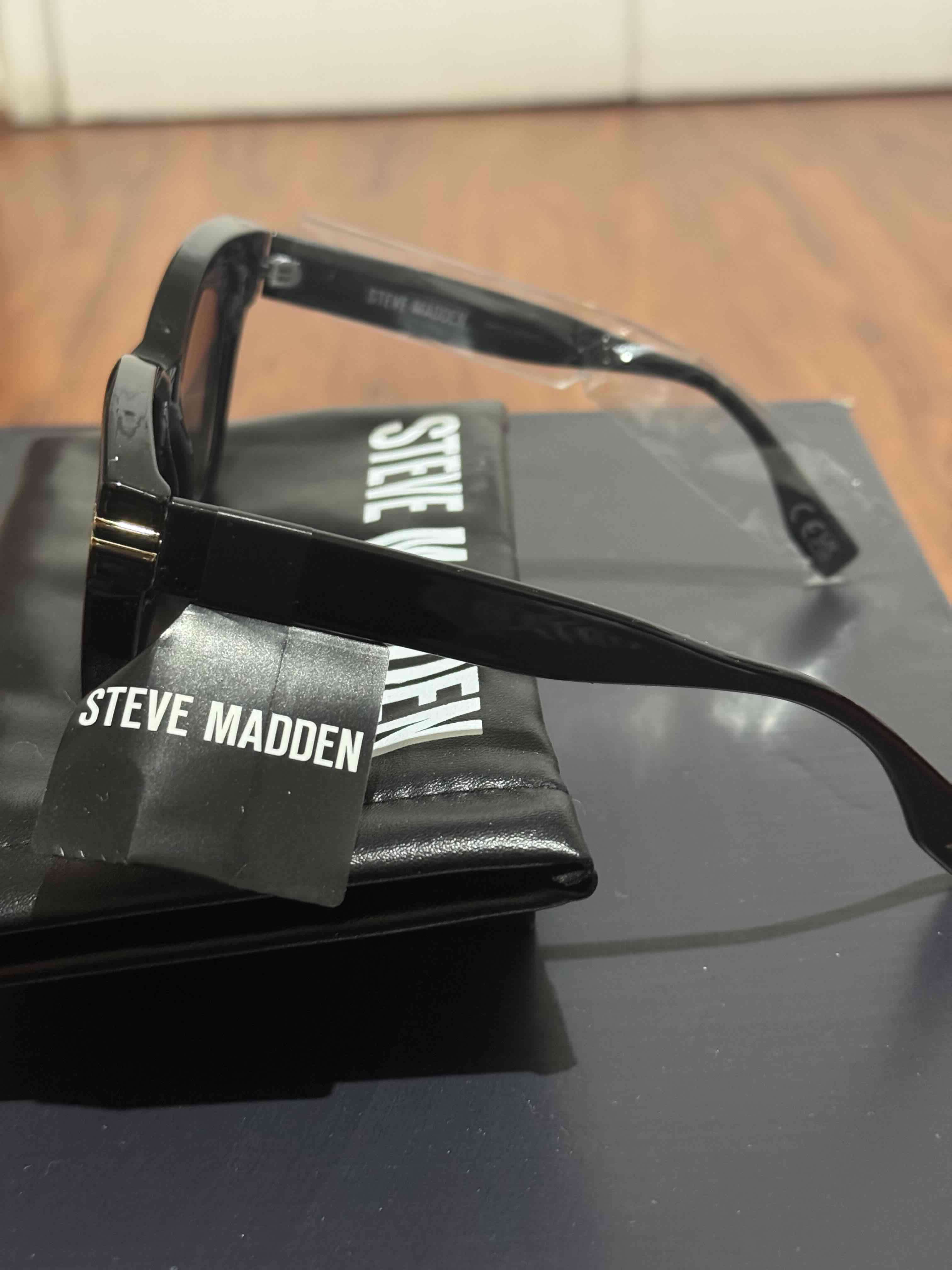 Gafas de sol Steve Madden negras - miniatura 3
