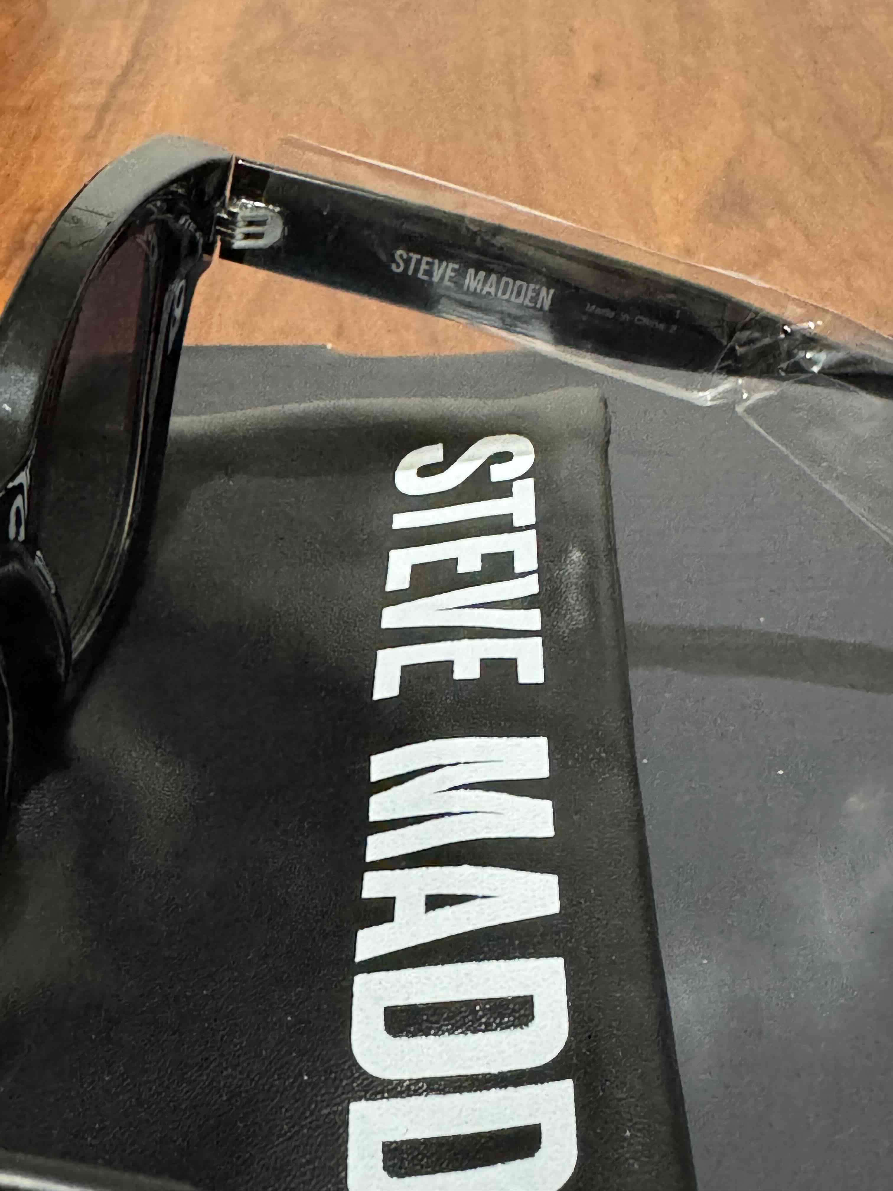 Gafas de sol Steve Madden negras - miniatura 4