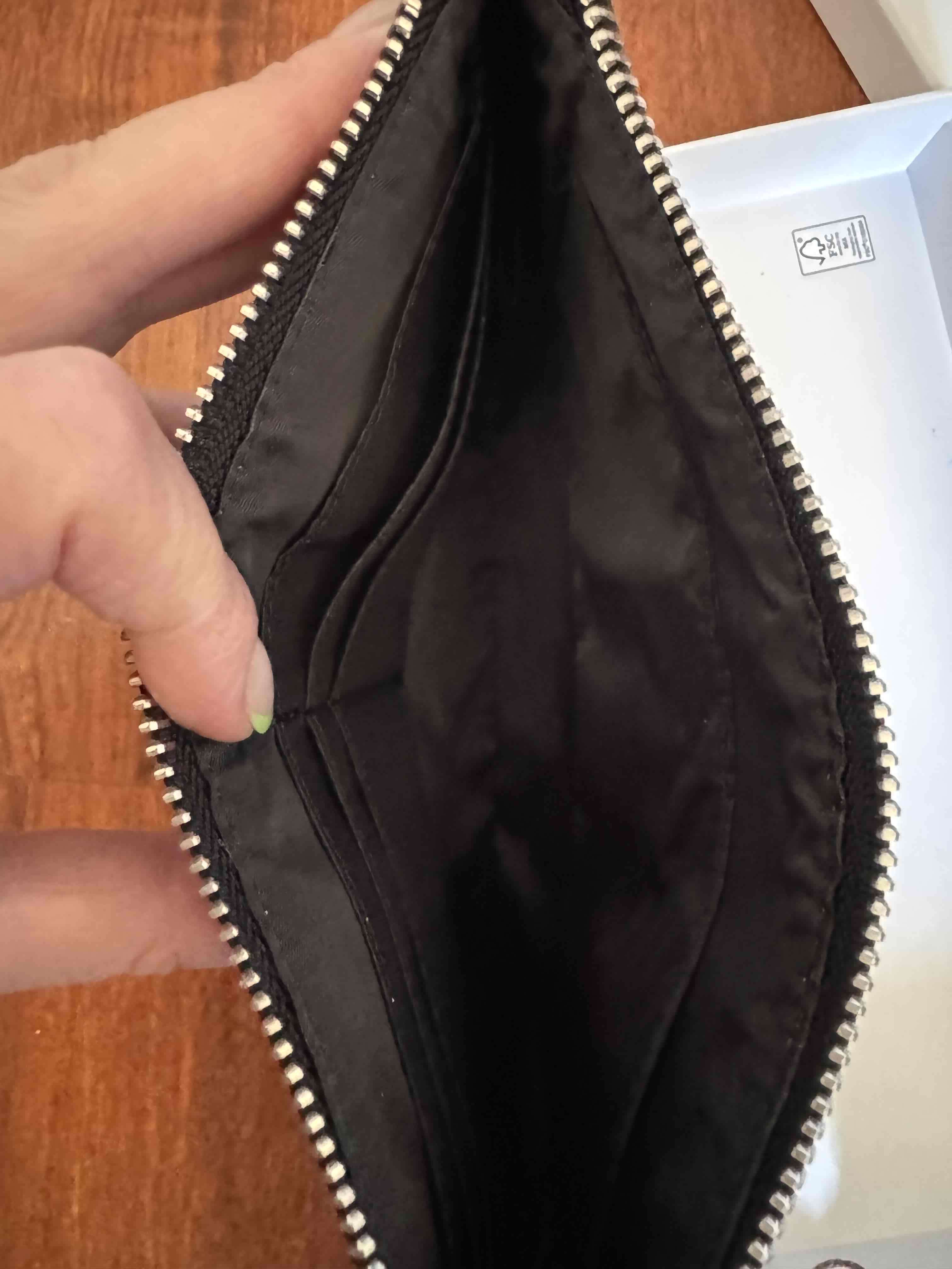 Cartera negra GUESS - miniatura 2