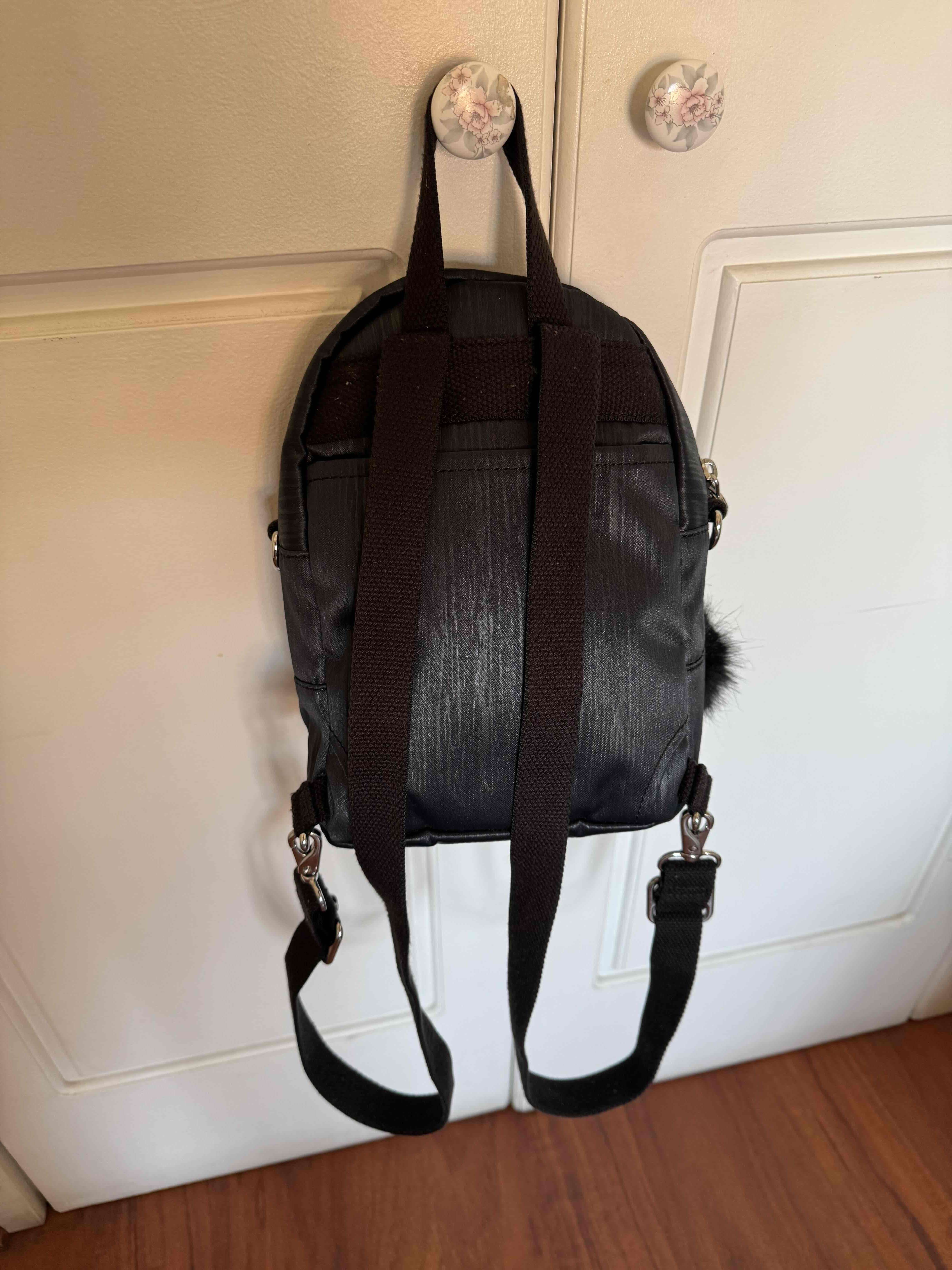 Mochila negra pequeña elegante - miniatura 4