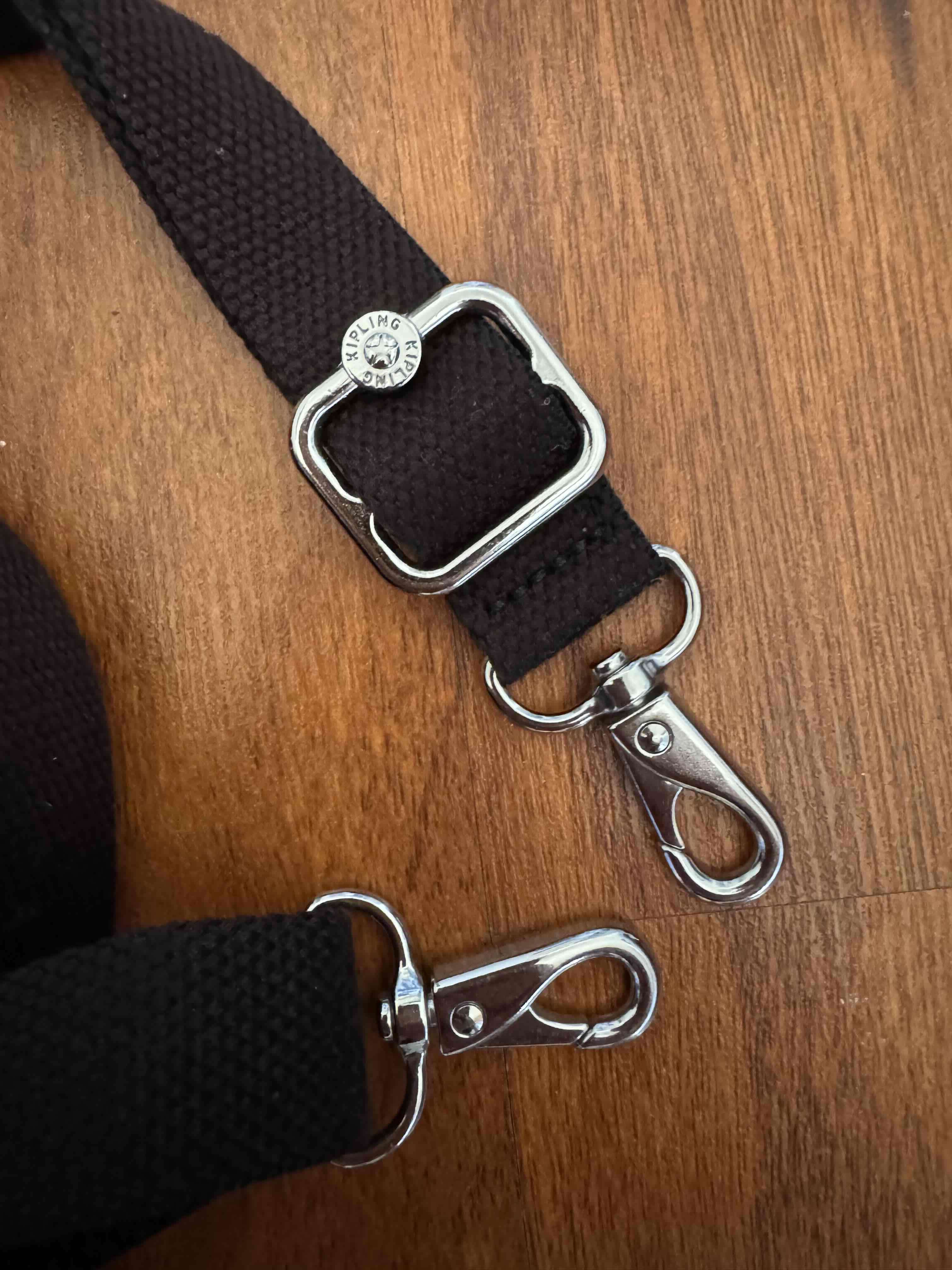 Mochila negra pequeña elegante - miniatura 5