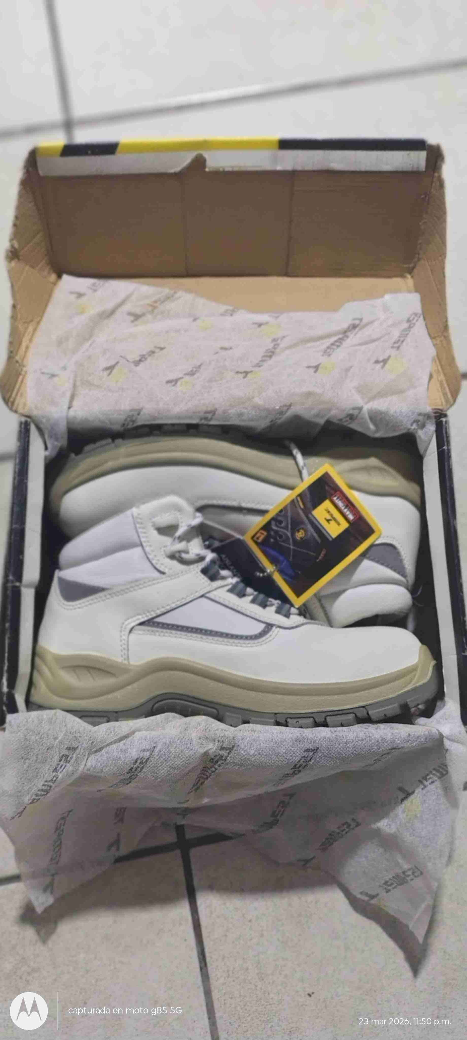 Zapatosde seguridad deportivos blancos nuevos