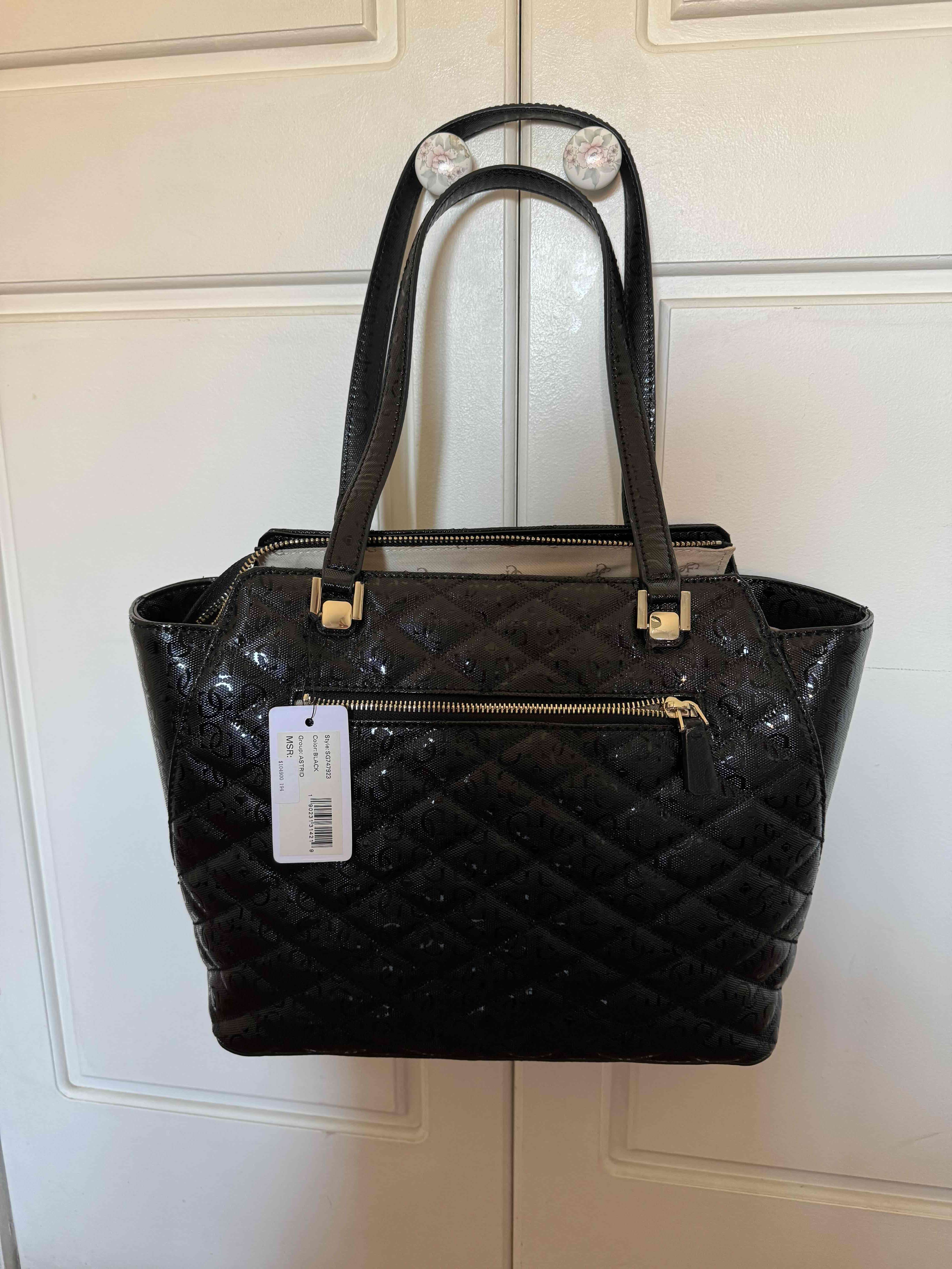 Cartera negra Guess acolchada - miniatura 4