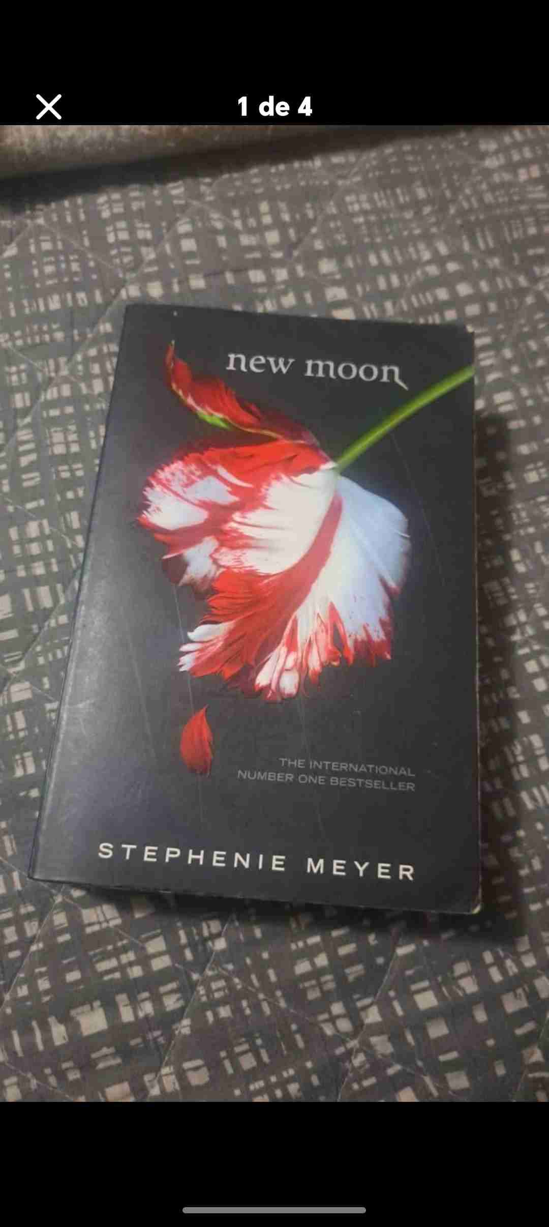 Libro 'New Moon' por Stephenie Meyer - miniatura 1