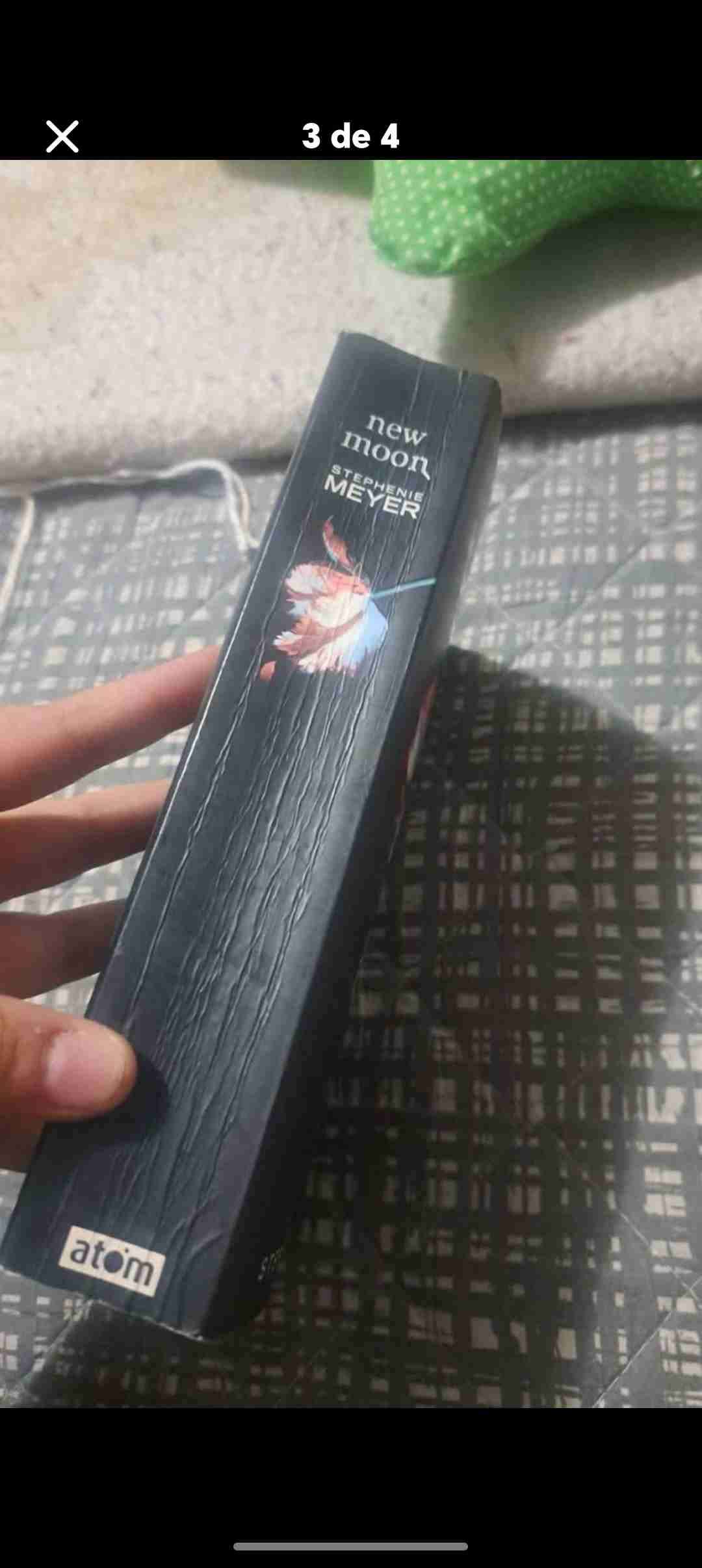 Libro 'New Moon' por Stephenie Meyer - miniatura 2