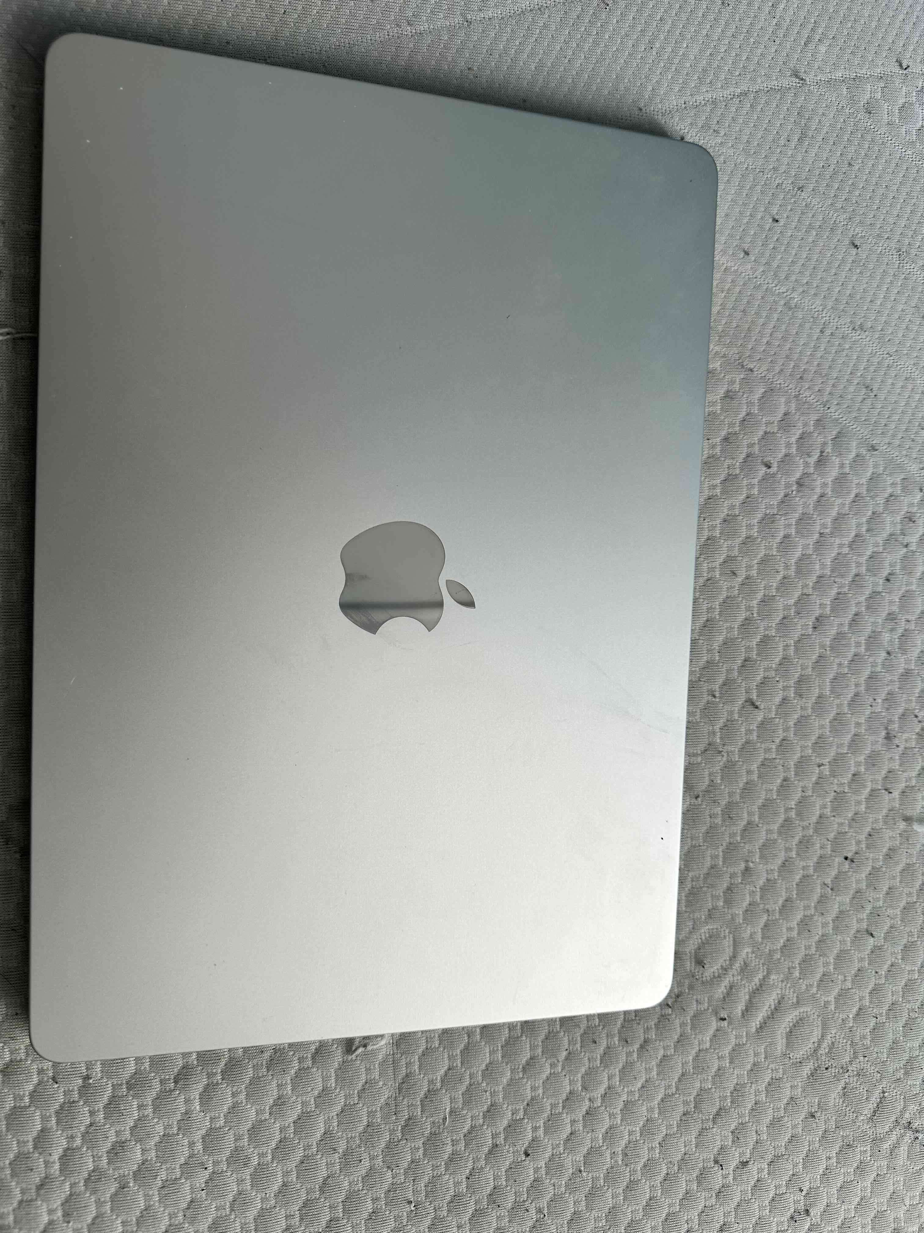 Laptop Apple MacBook Air M2 2022 - miniatura 2