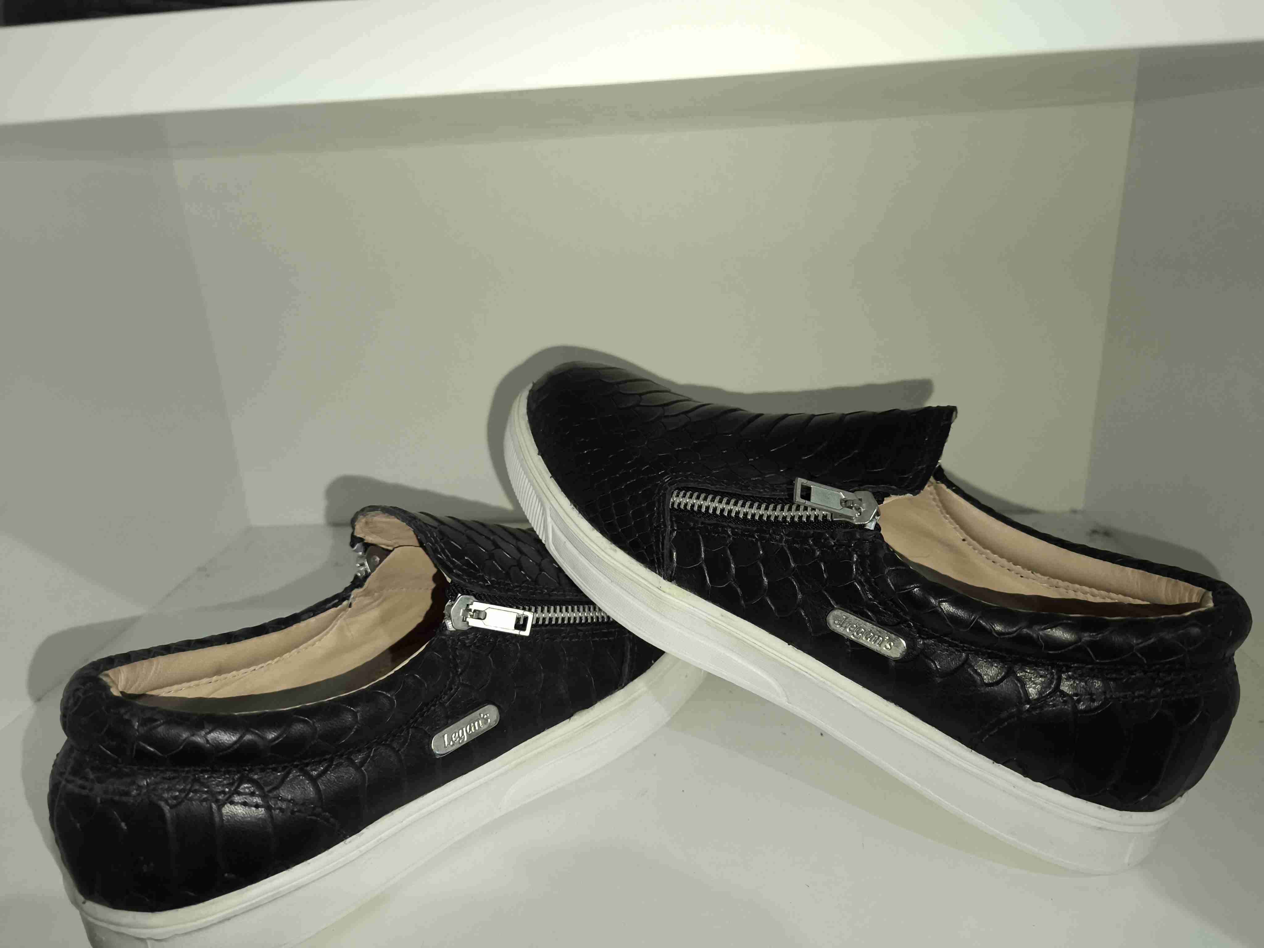 Zapatillas de cuero negras con cierre - miniatura 4
