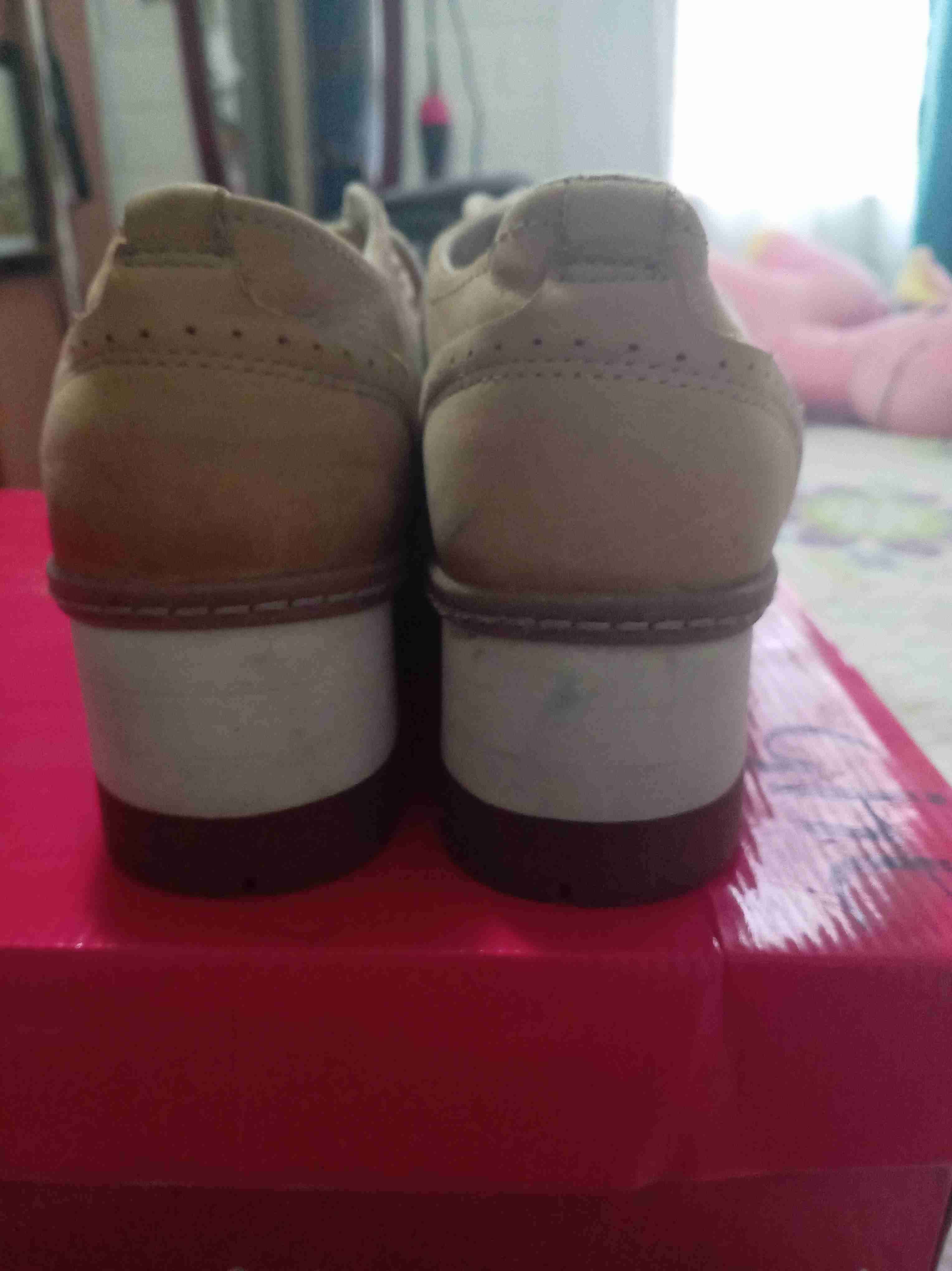 Zapatos Caterpillar beige usados - miniatura 2