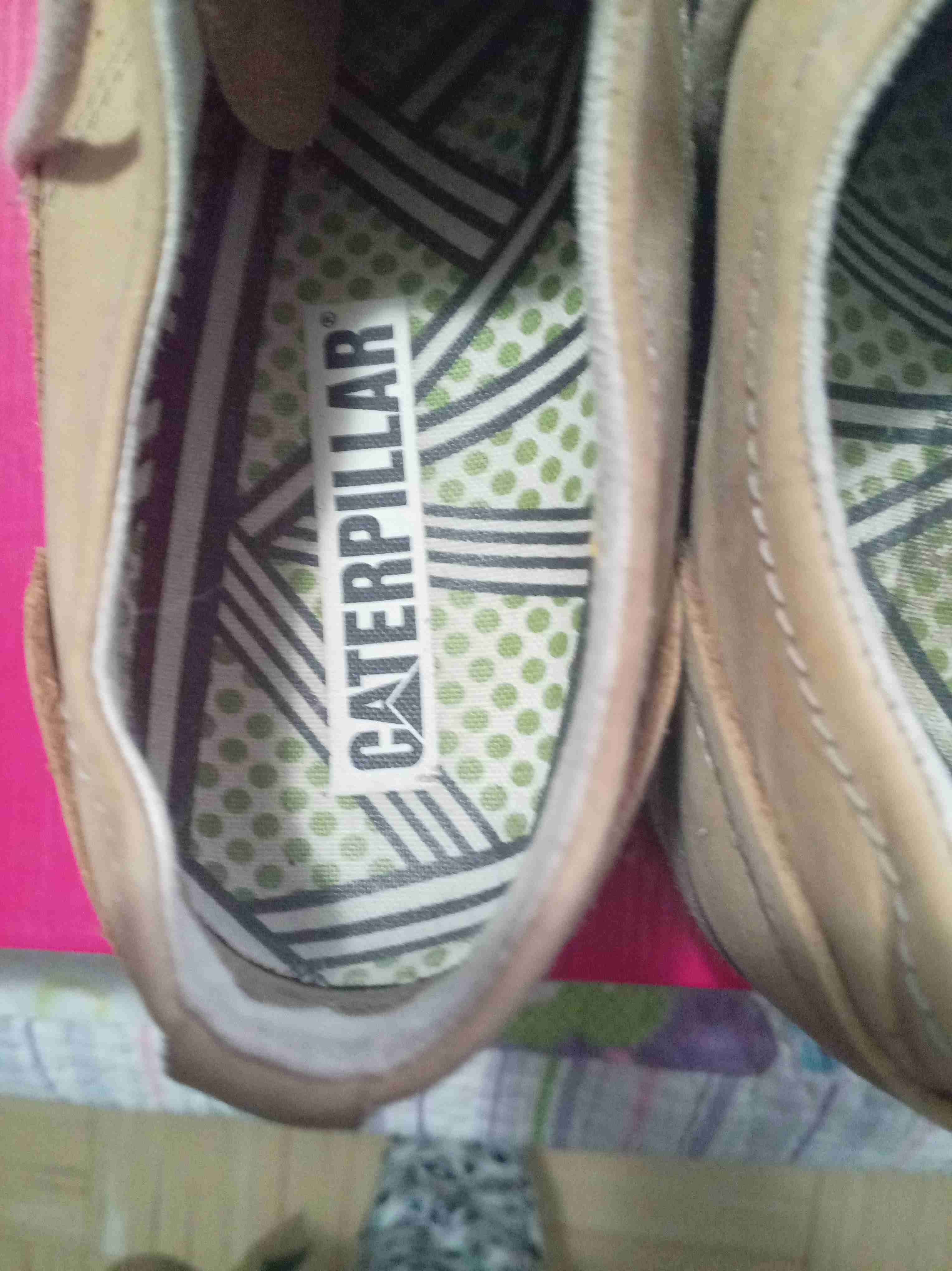 Zapatos Caterpillar beige usados - miniatura 3