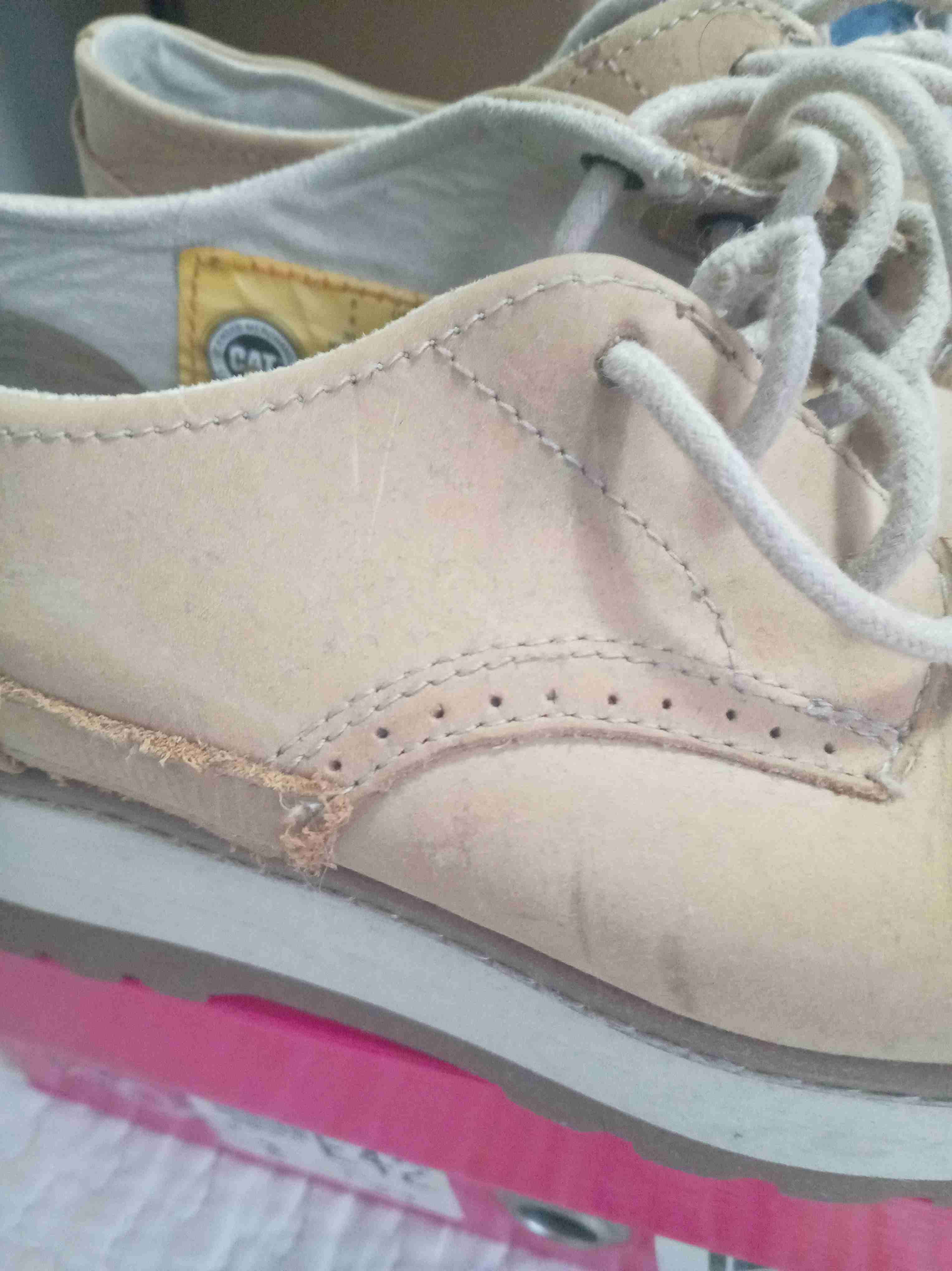 Zapatos Caterpillar beige usados - miniatura 4