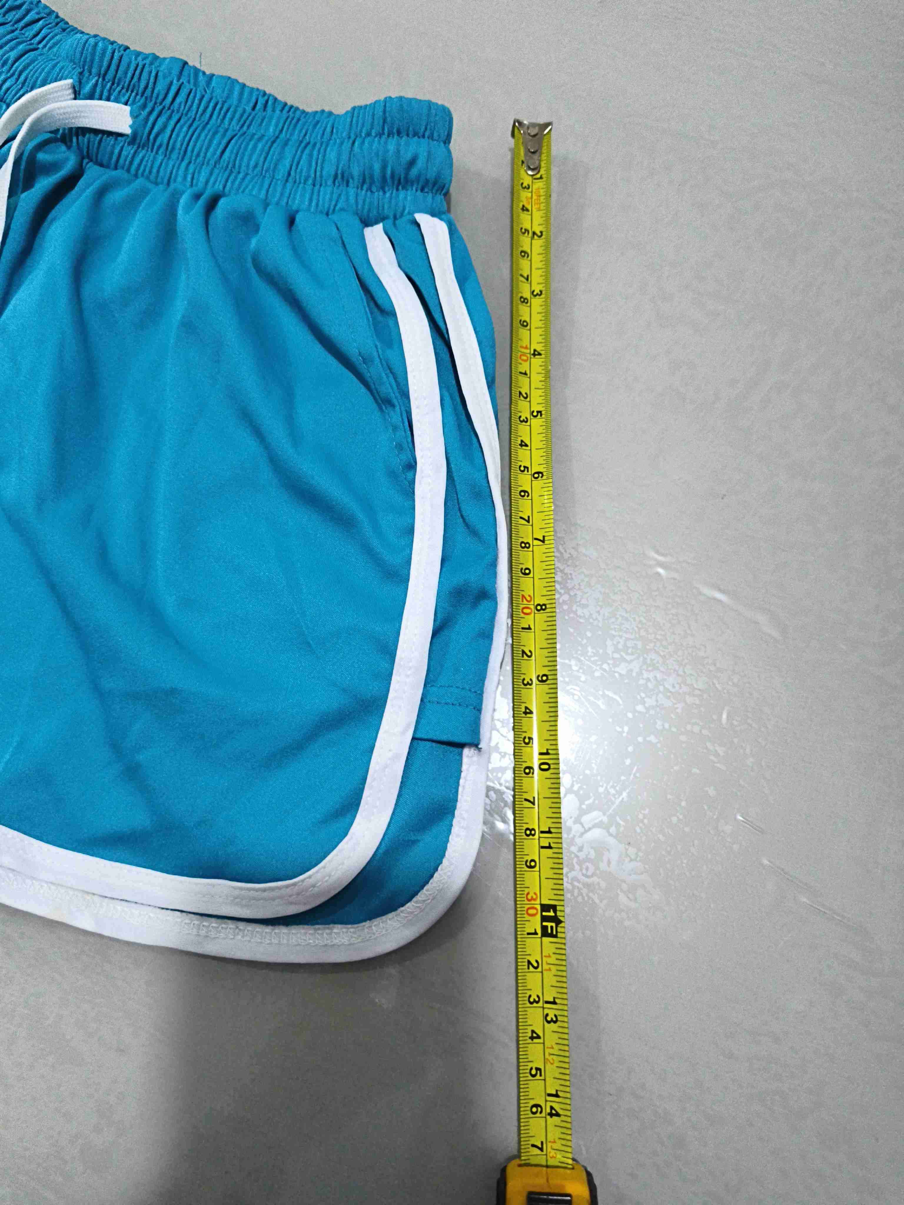 Shorts deportivos azules con borde blanco para muj - miniatura 4