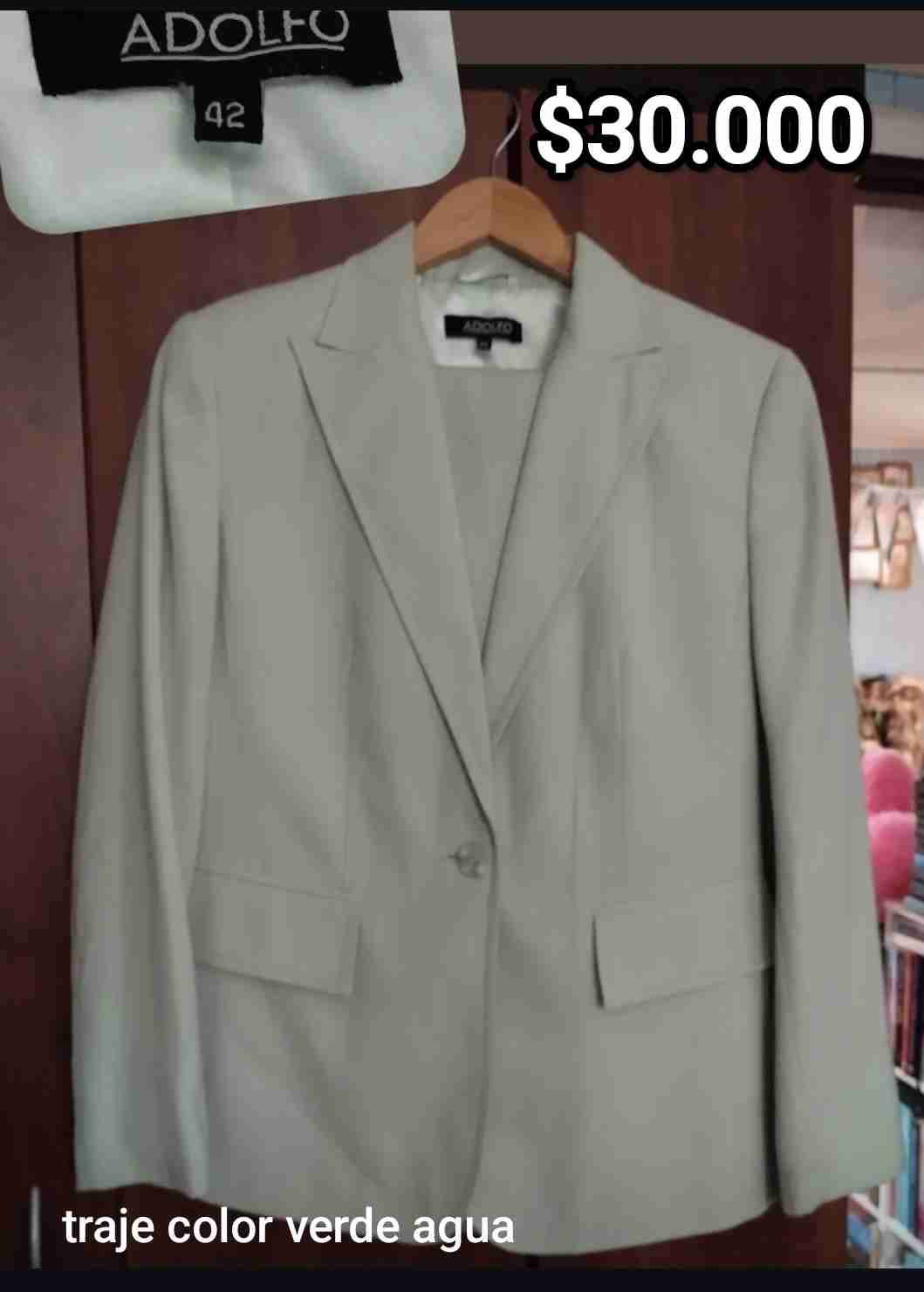 Traje verde agua Adolfo