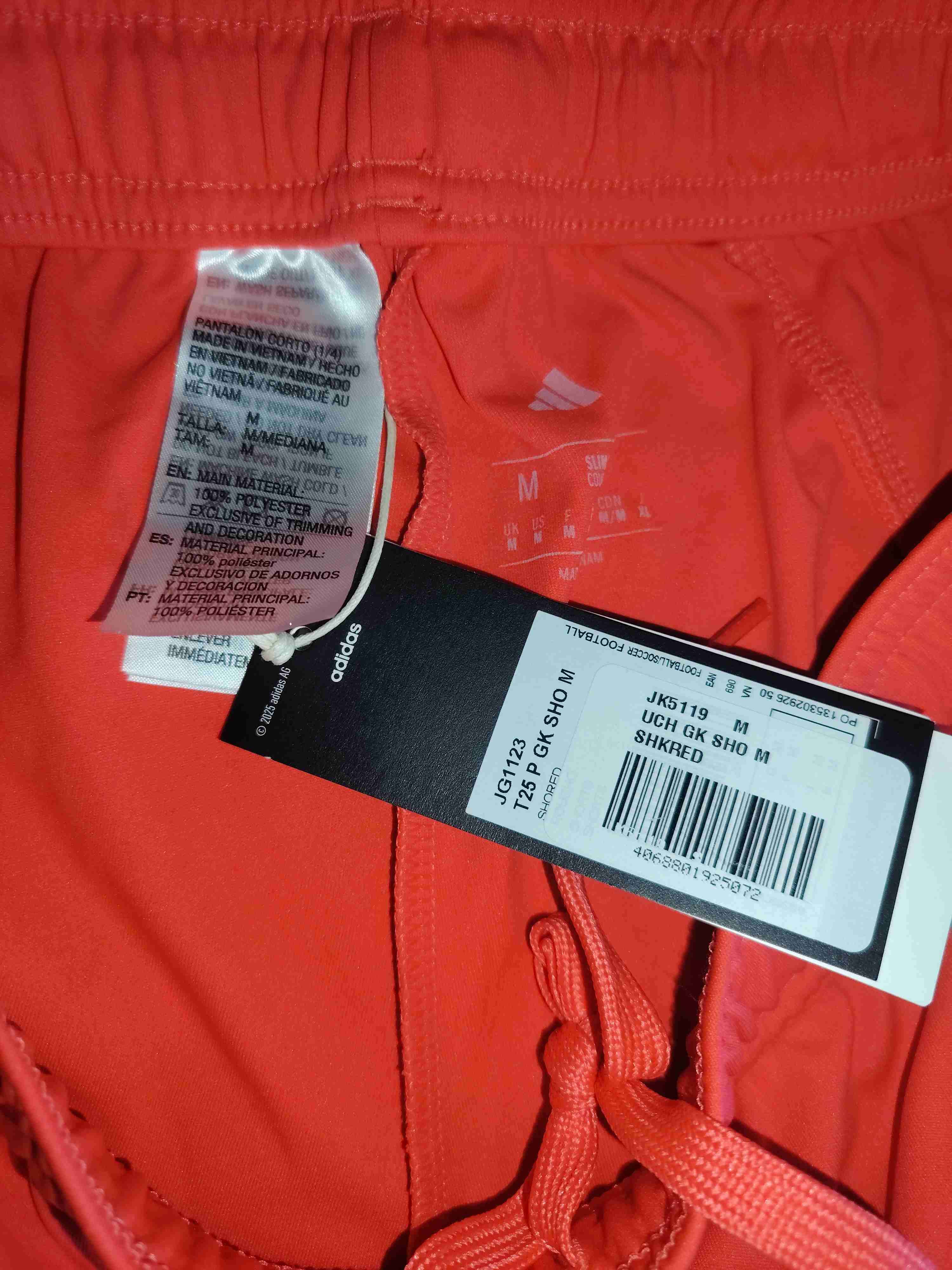 Shorts deportivos rojos con logo - miniatura 2