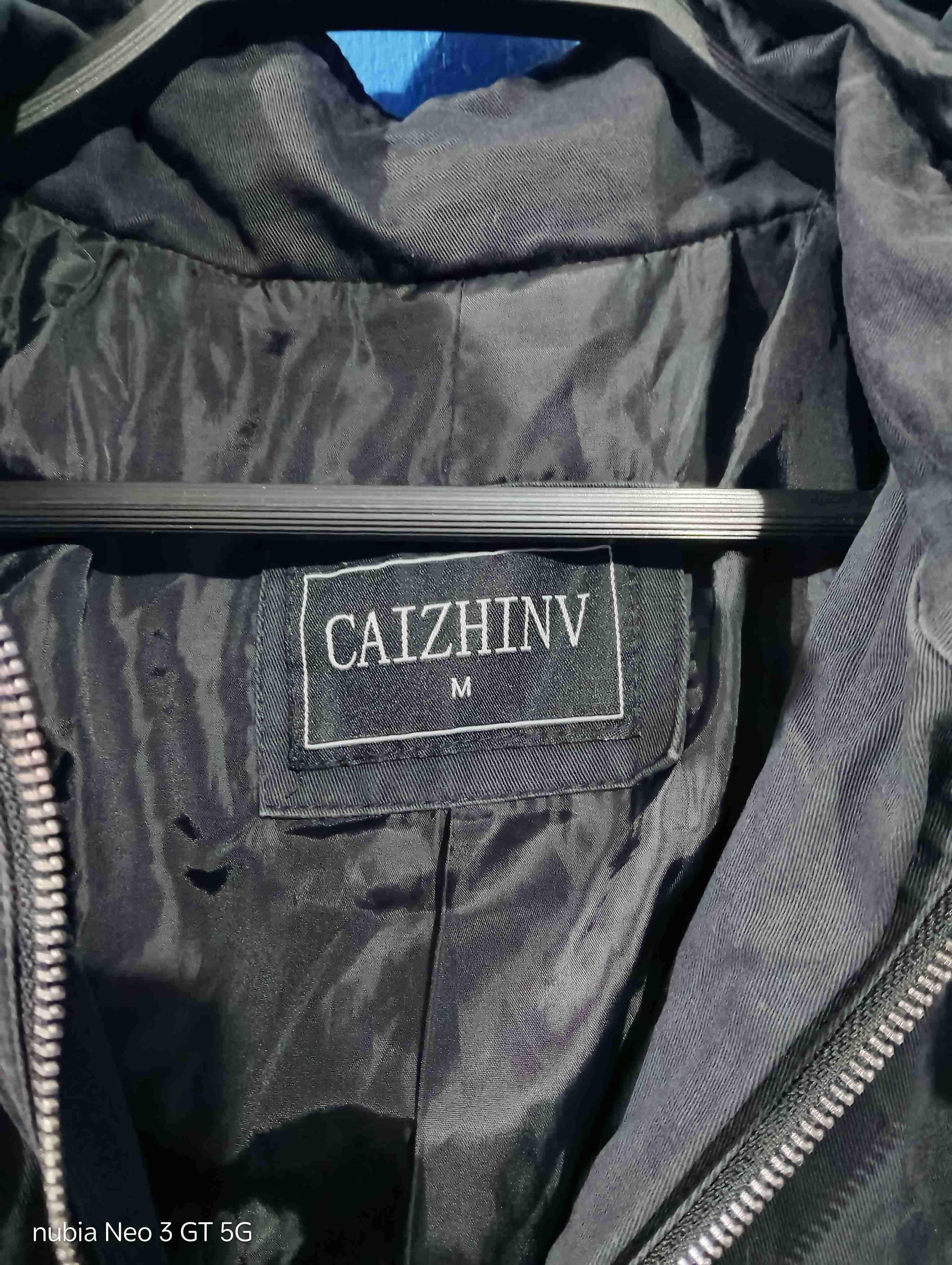 Parka negra con capucha y parches - miniatura 3