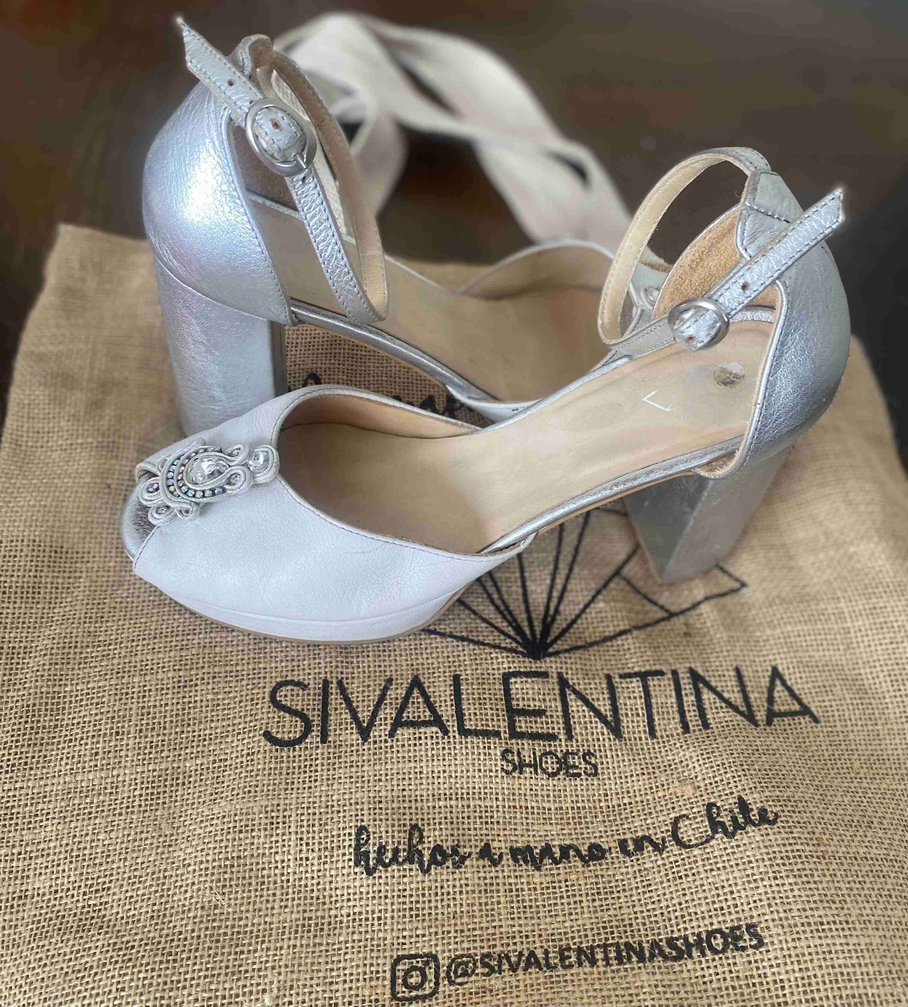 Zapatos de taco plateados - miniatura 2