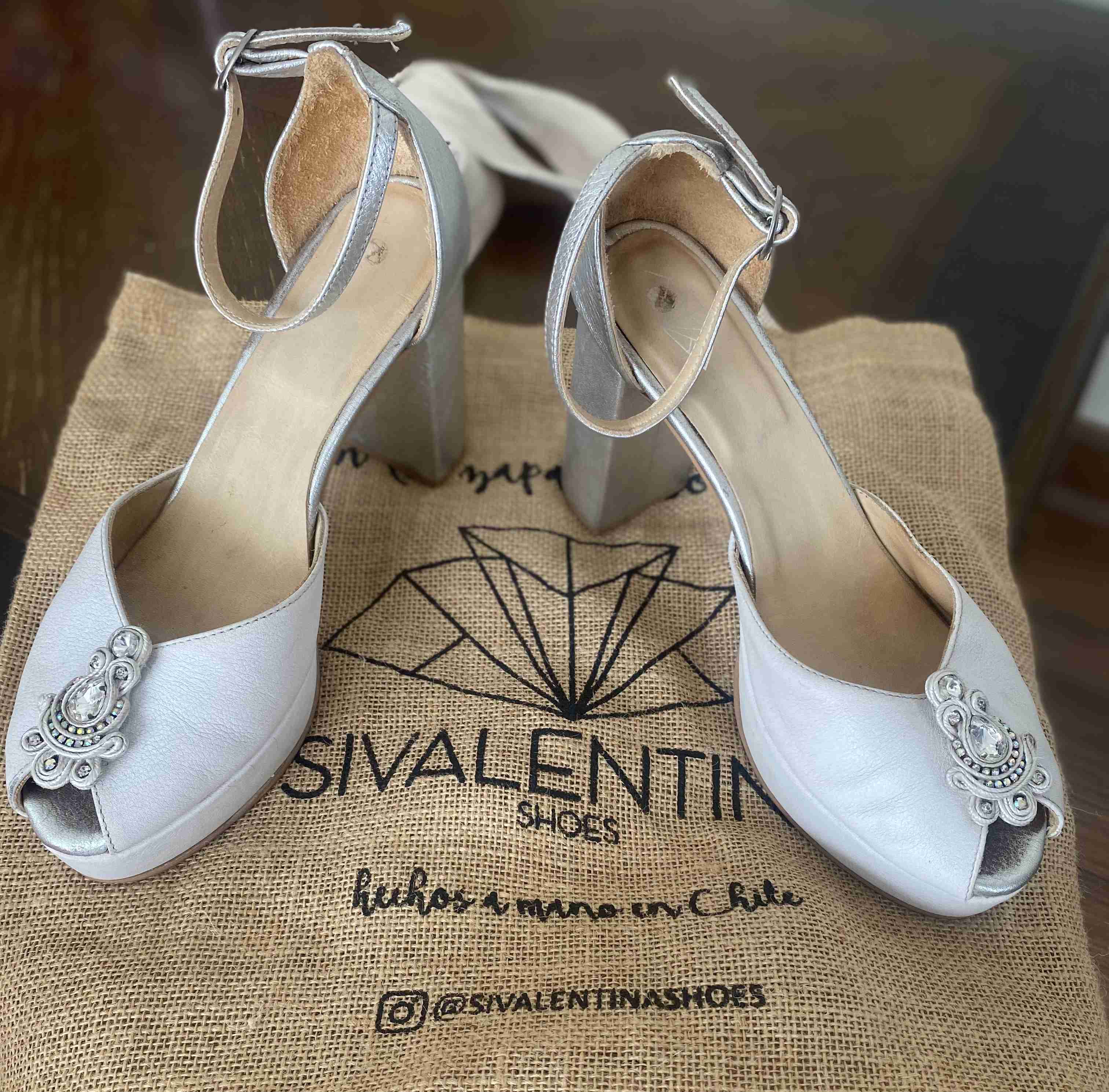 Zapatos de taco plateados - miniatura 3