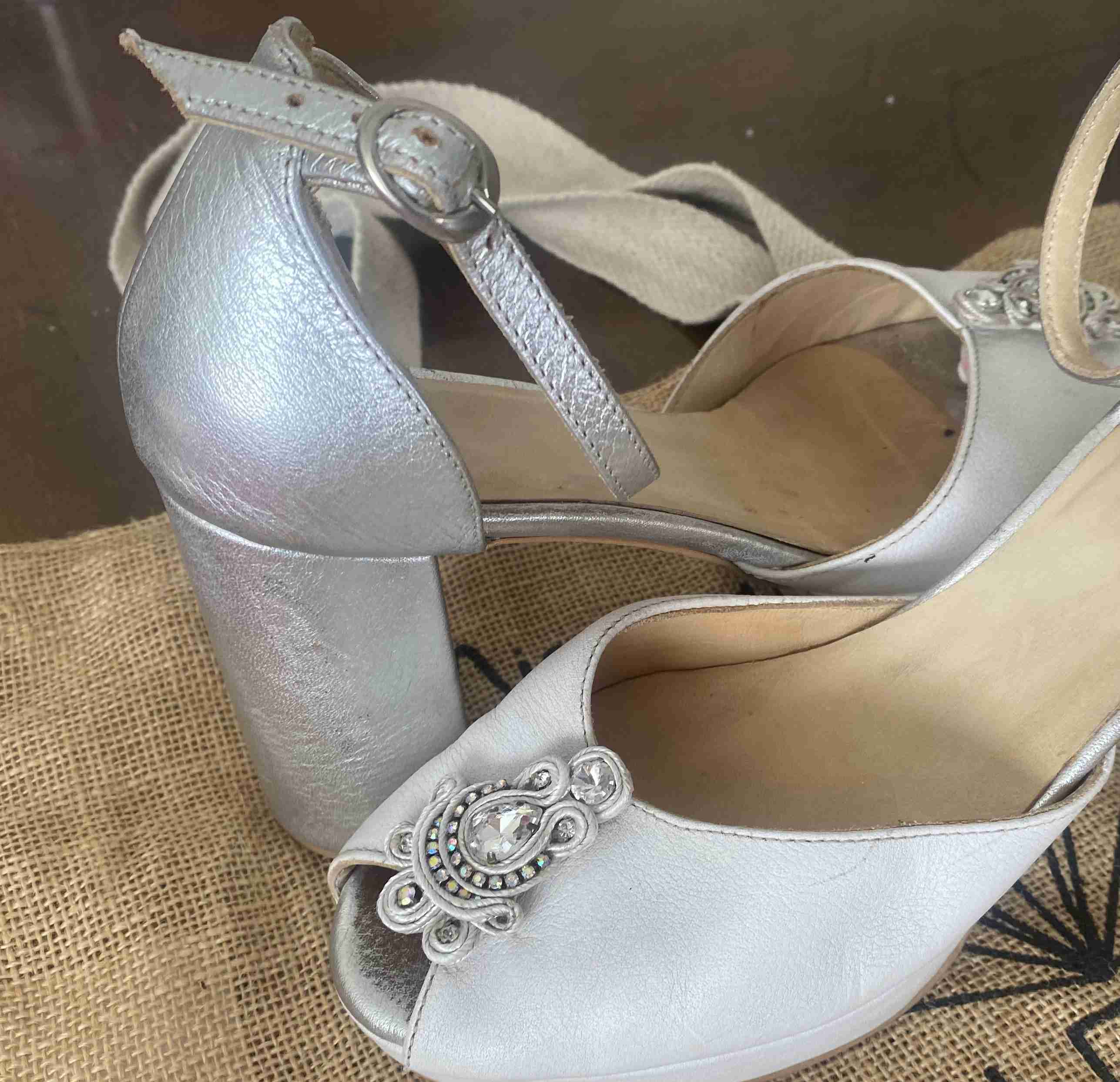 Zapatos de taco plateados - miniatura 4