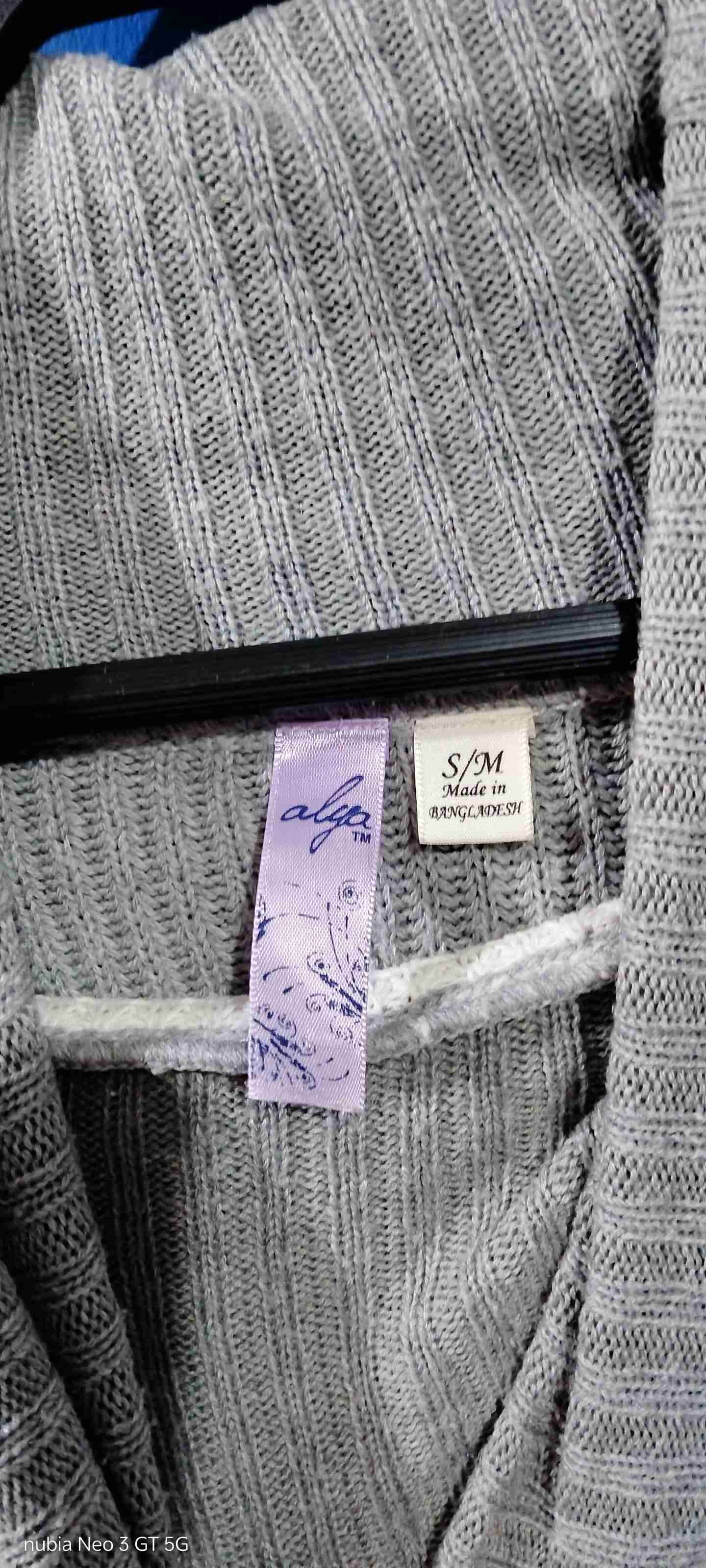 Sweater gris tejido a rayas - miniatura 1