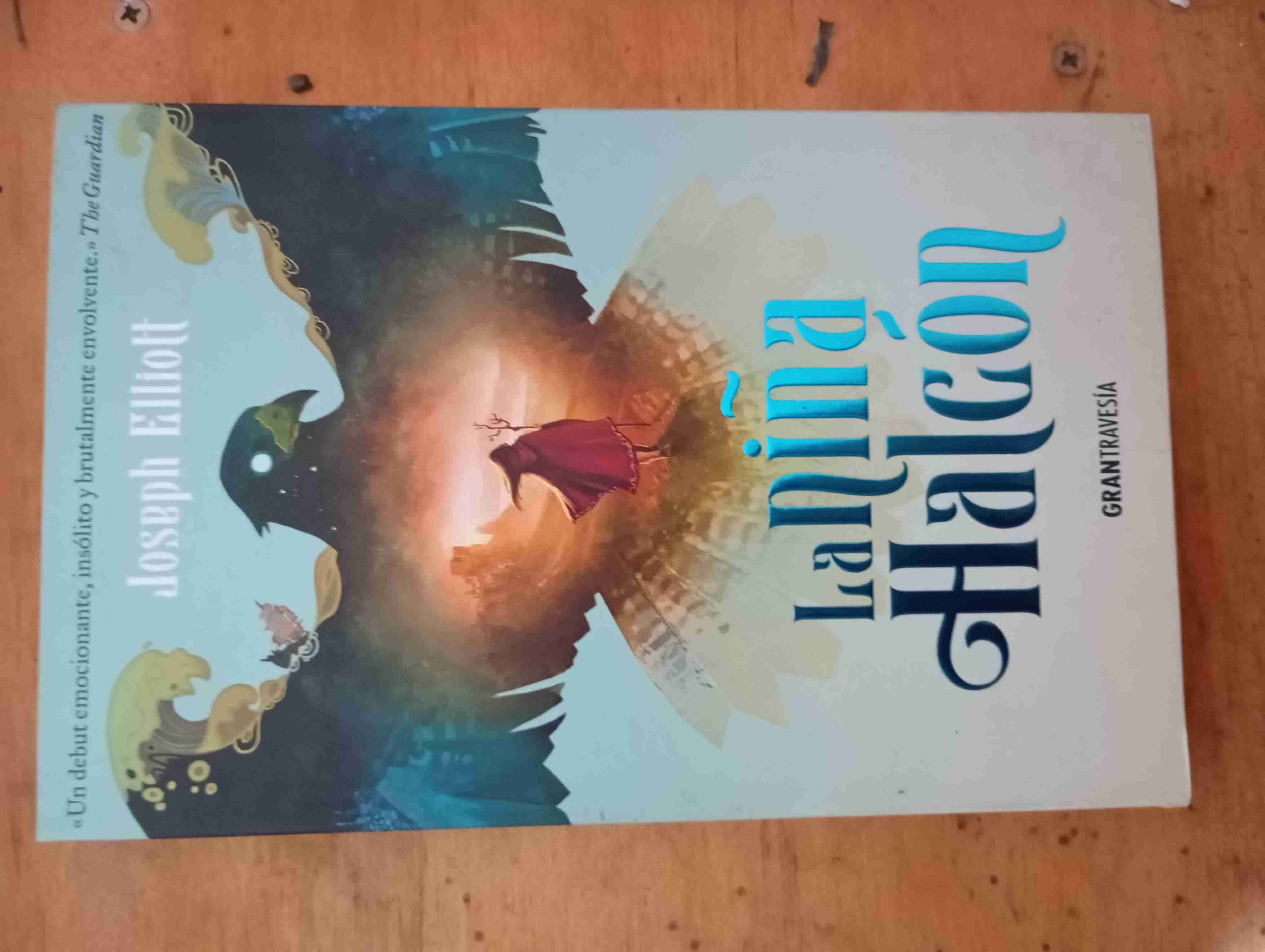 Libro 'La Niña Halcón' Joseph Elliott