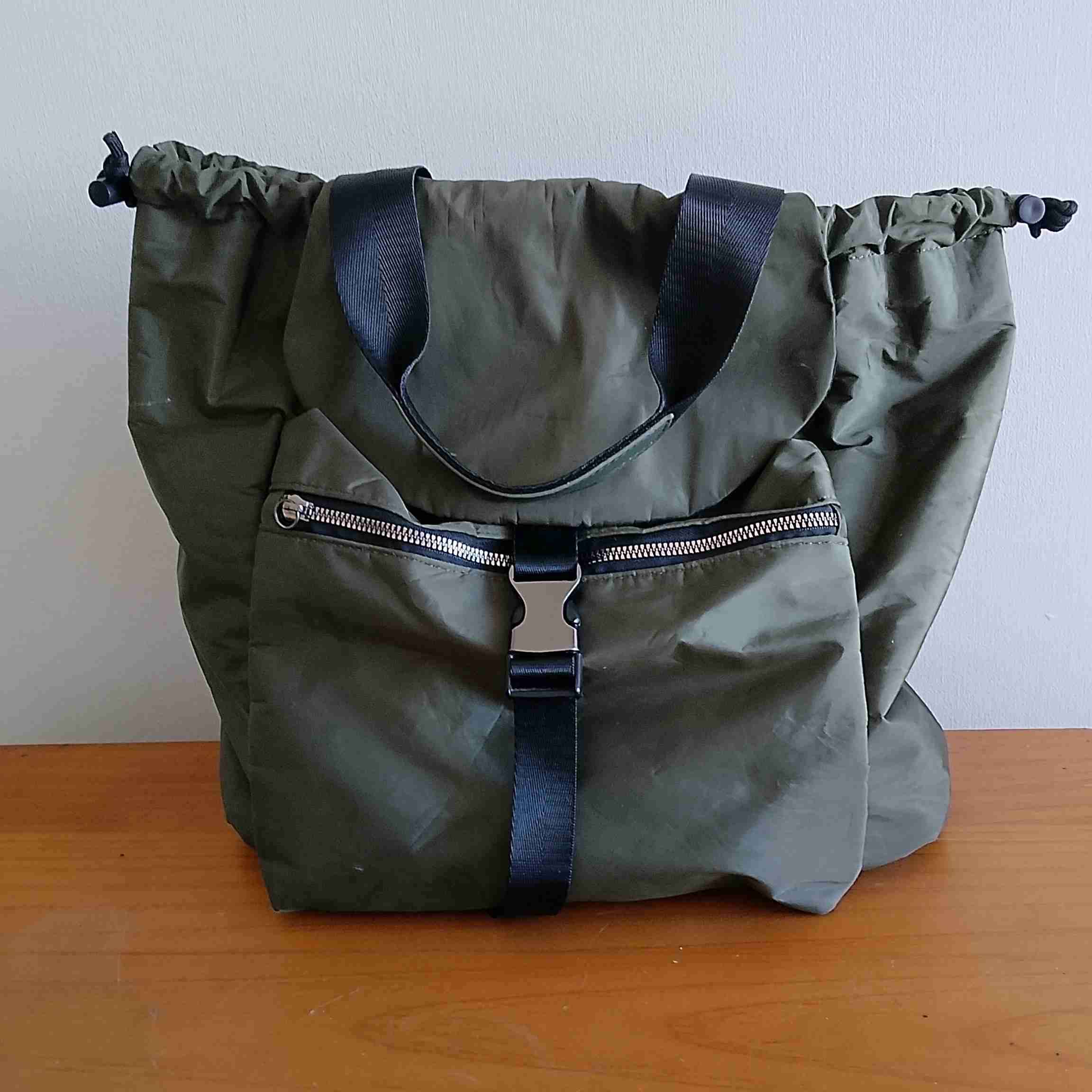 Mochila verde militar con cierre - miniatura 2