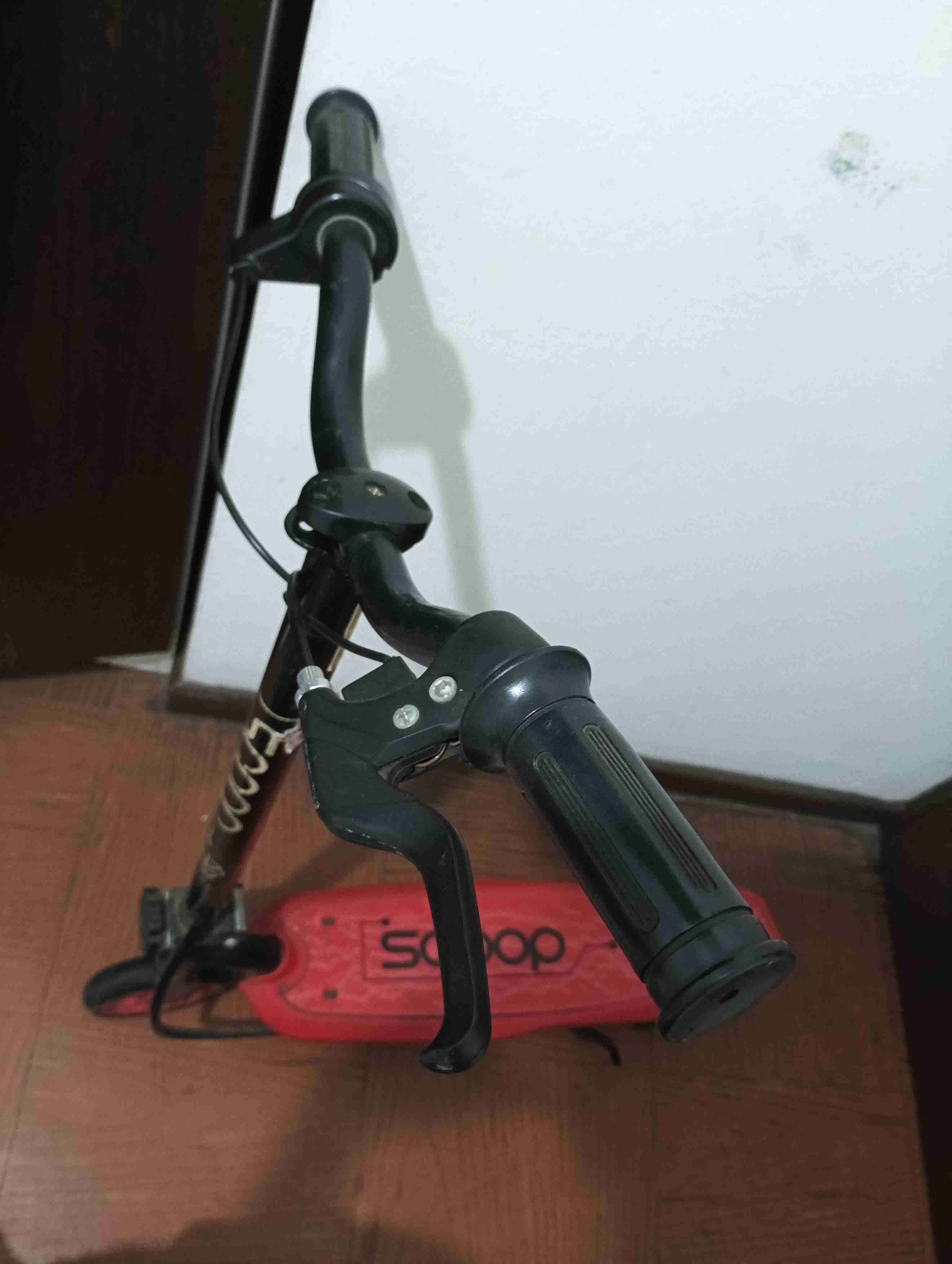 Scooter eléctrico rojo Scooop - miniatura 3