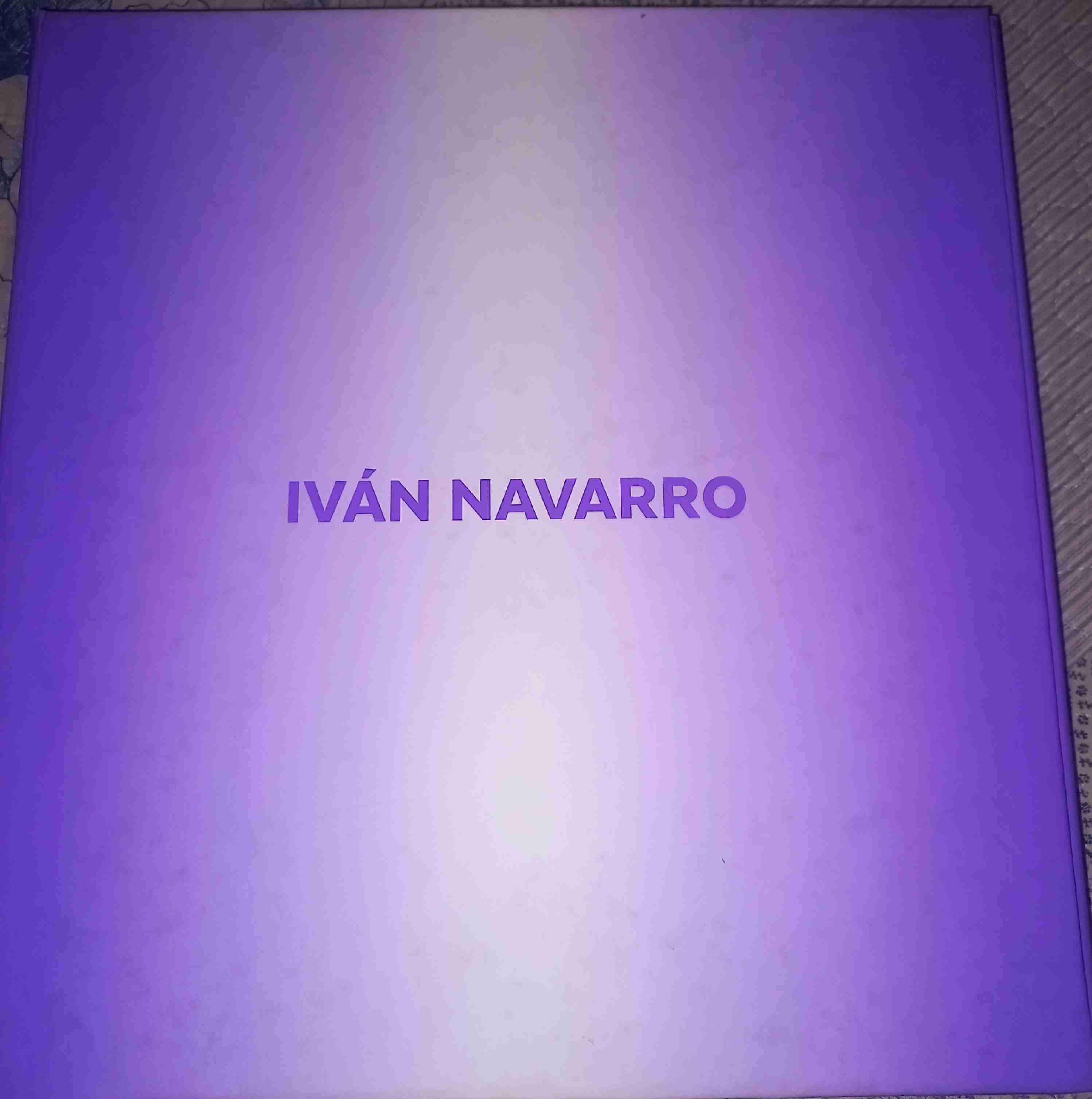 Libro de arte Iván Navarro - miniatura 1