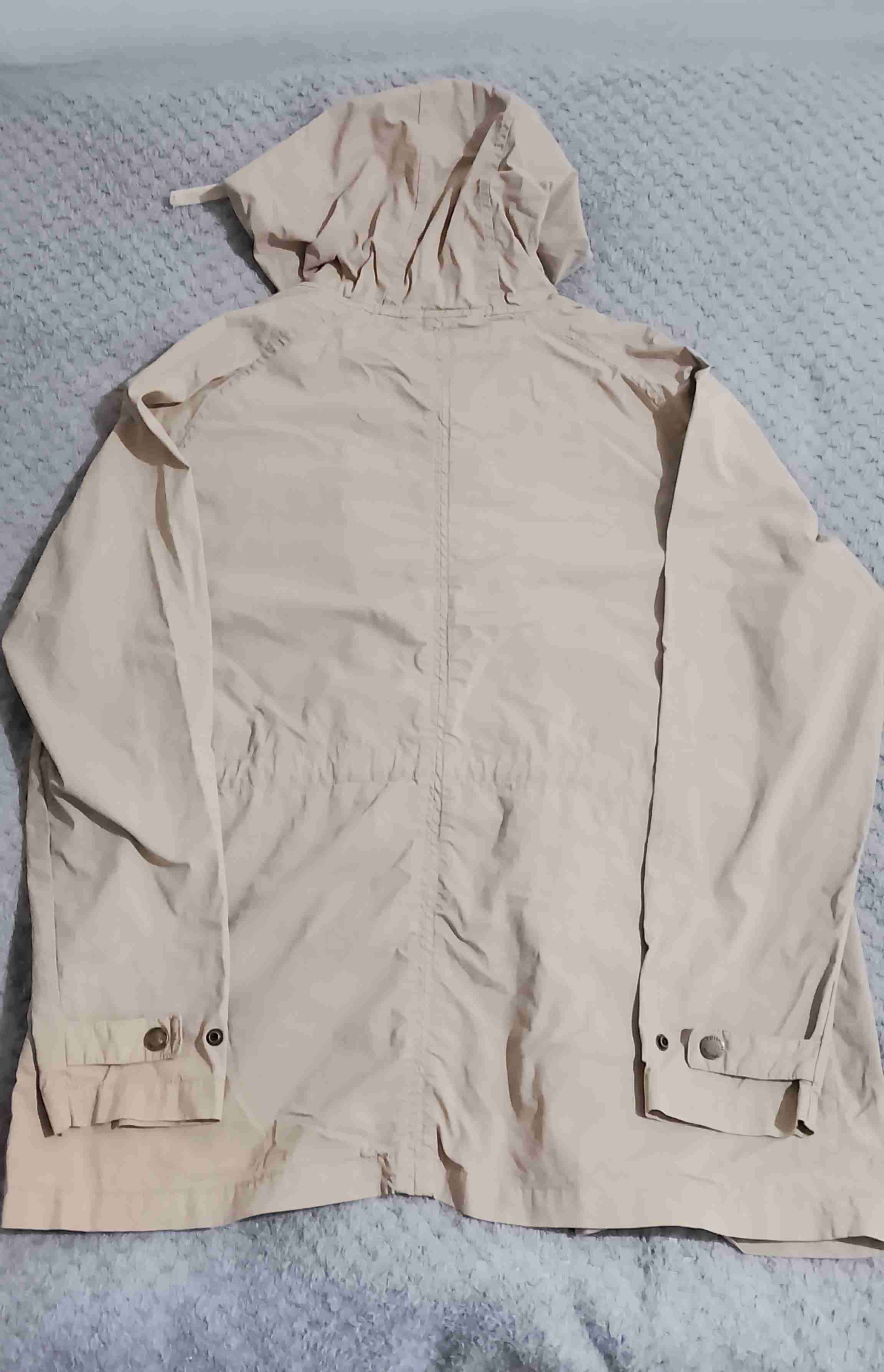 Chaqueta beige con capucha - miniatura 2