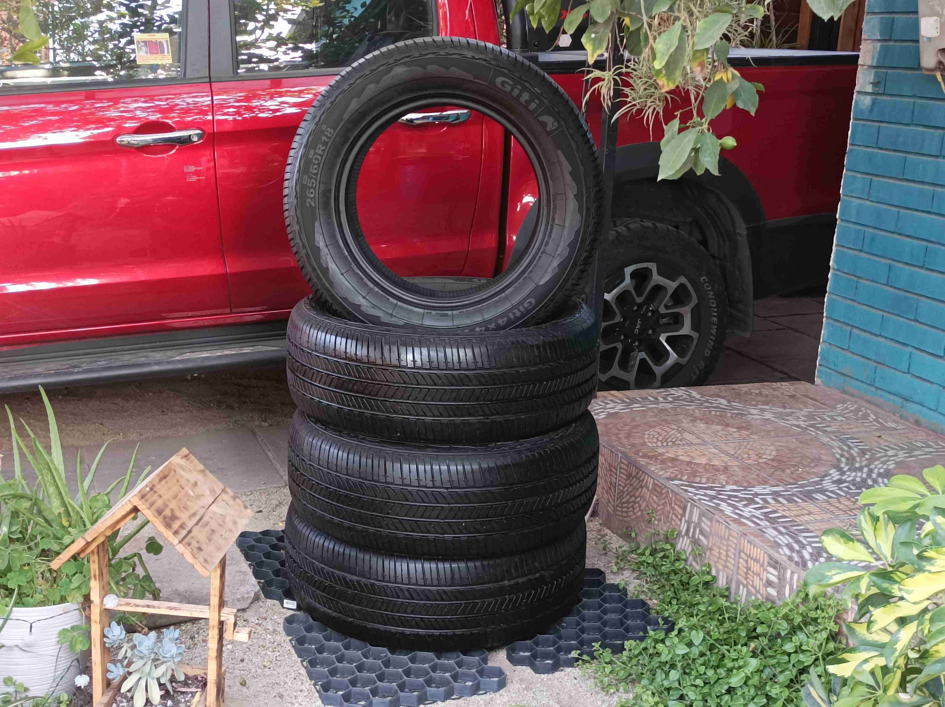 Casi sin uso: neumáticos aro 18 - miniatura 1