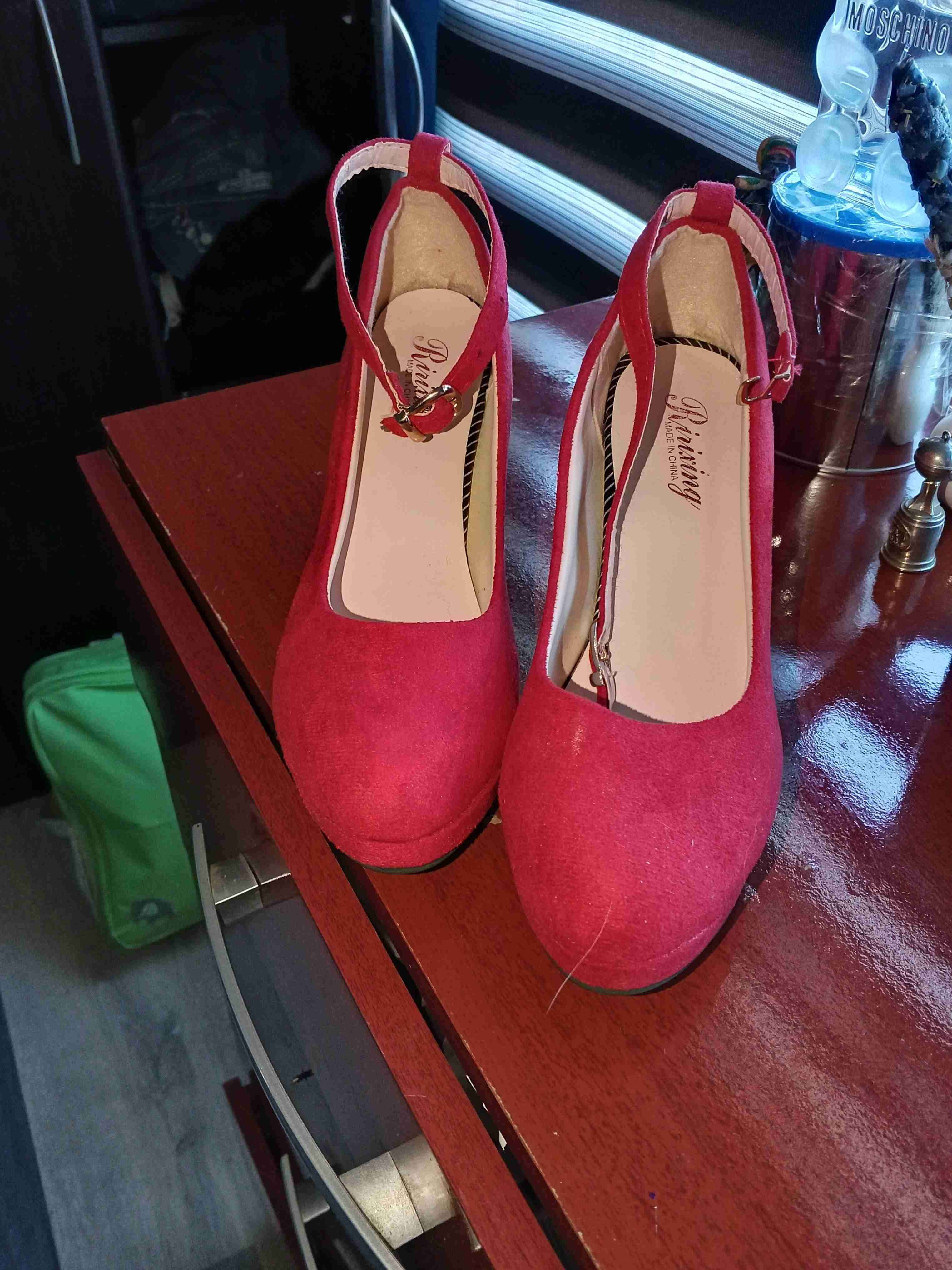 Zapatos de tacón rojos - miniatura 2