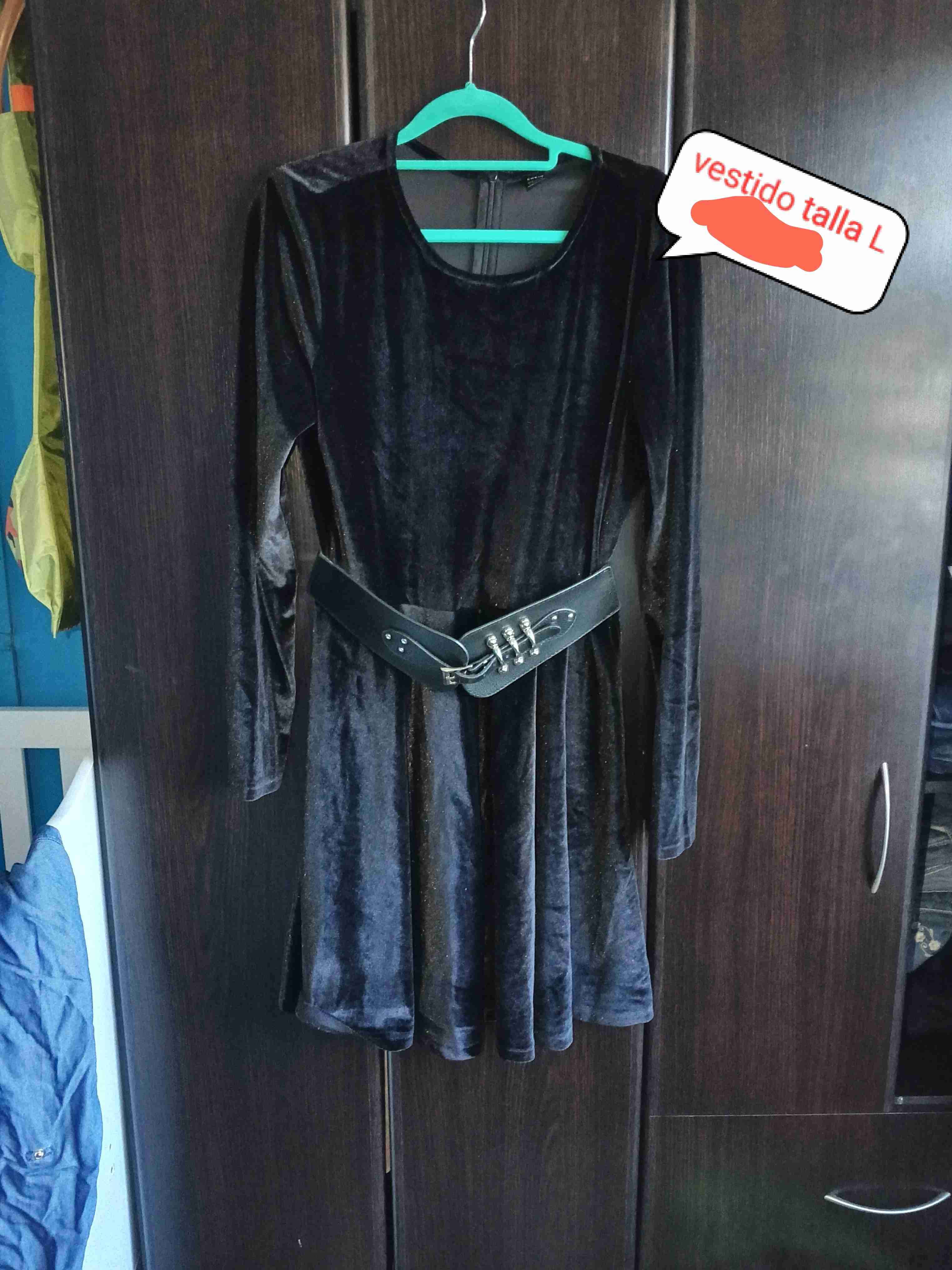 Vestido negro con cinturón