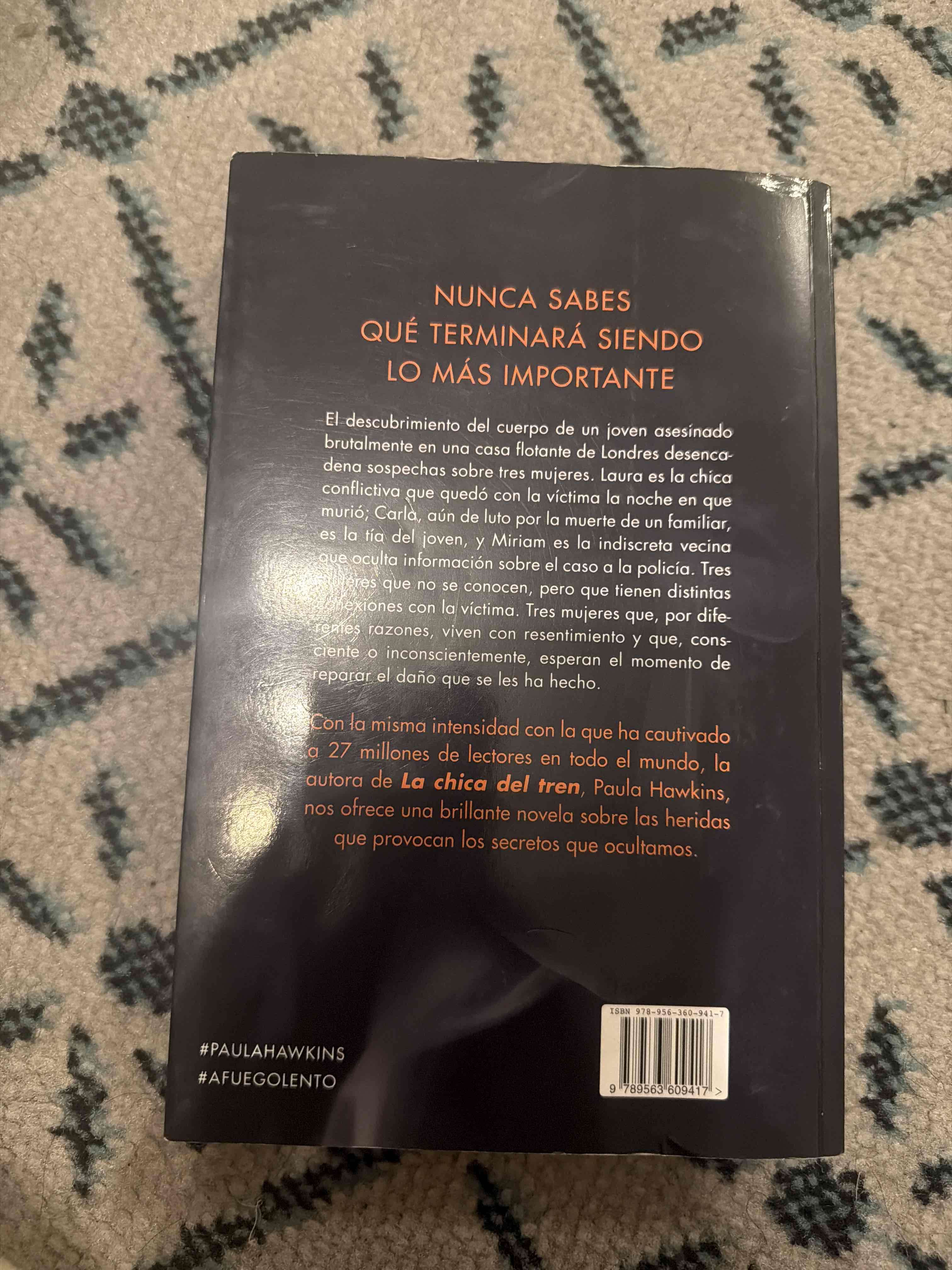 Libro 'A fuego lento' Paula Hawkins - miniatura 2