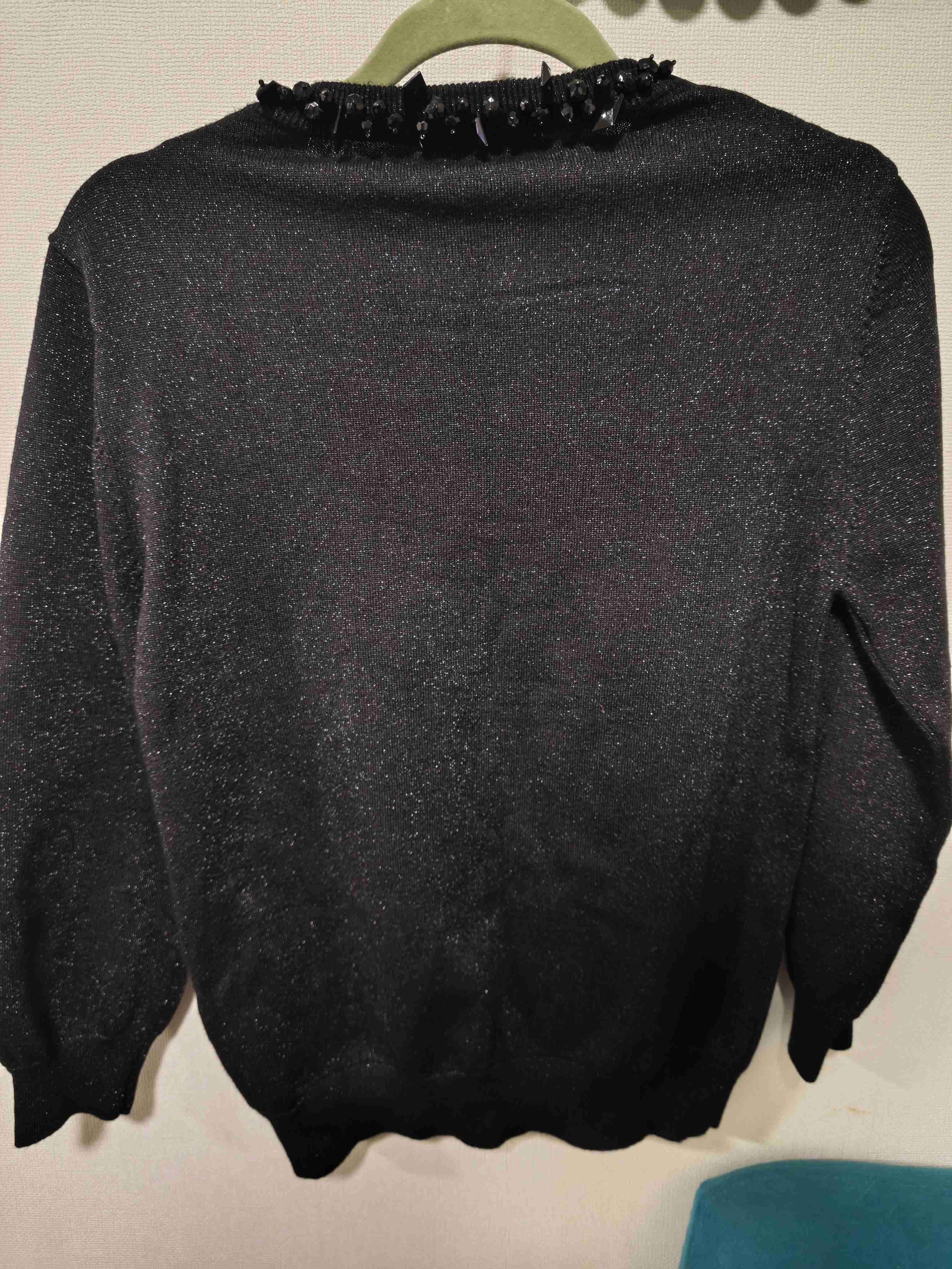 Suéter negro con pedrería - miniatura 2