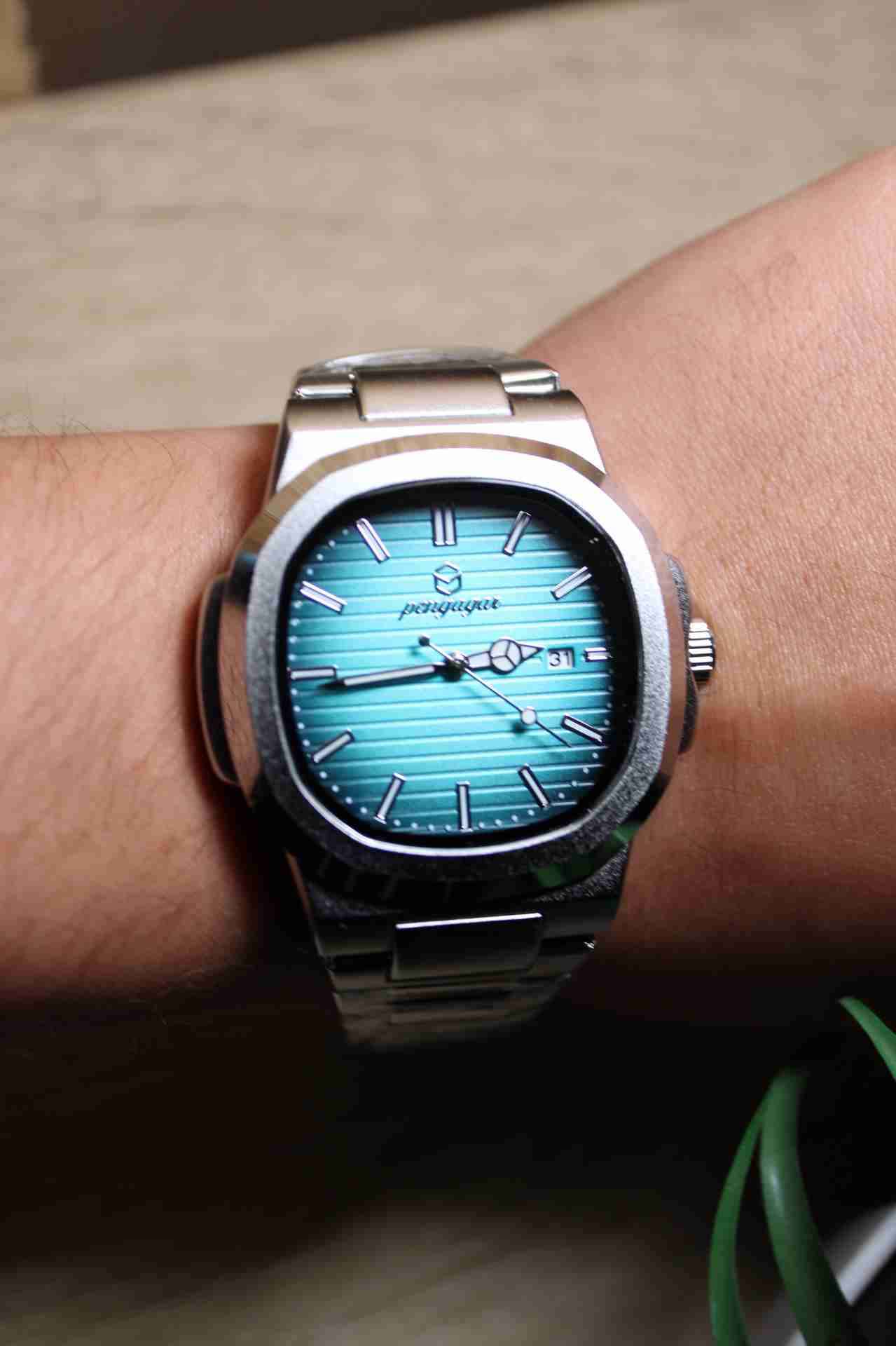 Reloj de pulsera azul metálico - miniatura 1