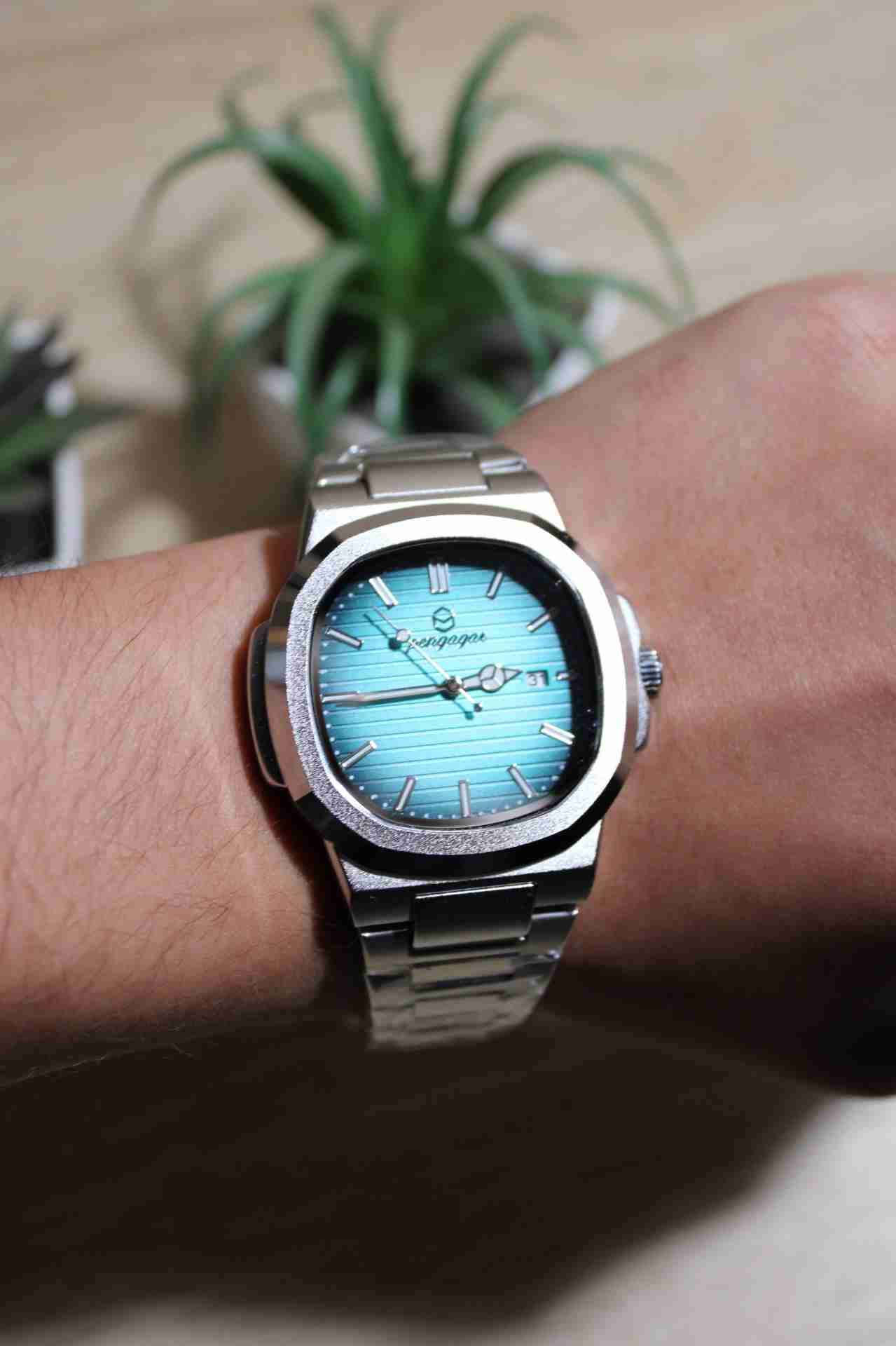 Reloj de pulsera azul metálico - miniatura 2