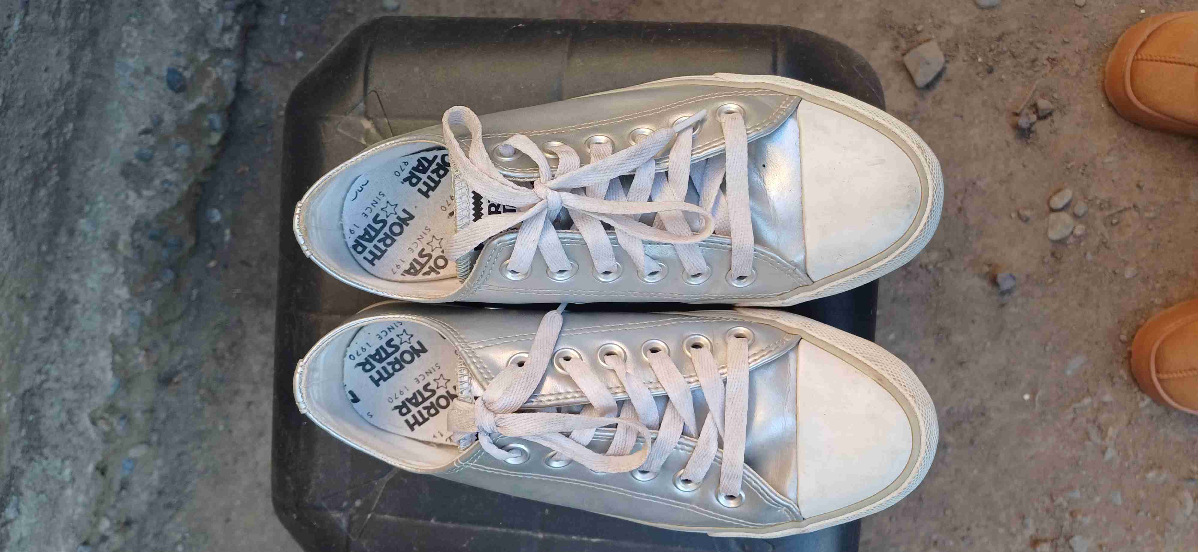 Zapatillas casuales plateadas - miniatura 2