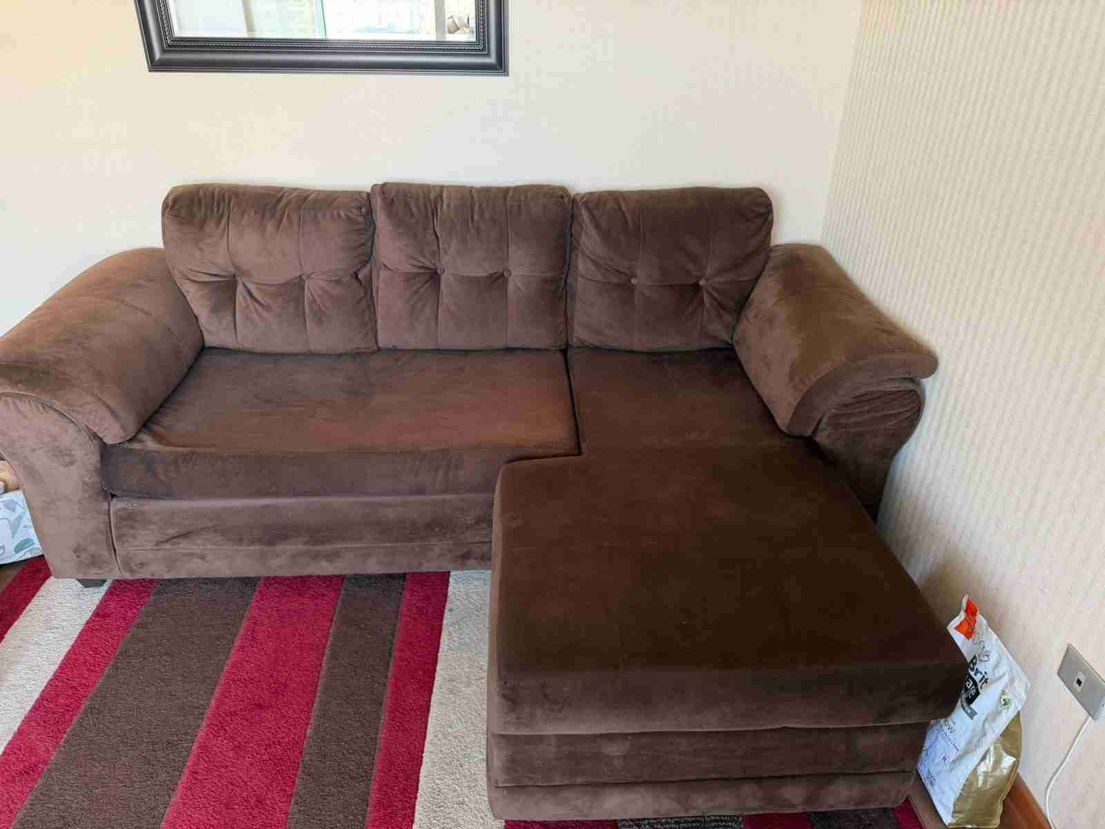 Sofá seccional marrón