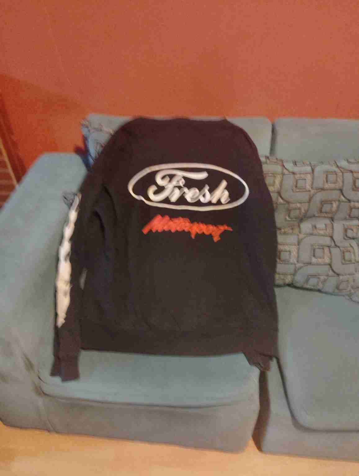 Polerón negro con estampado llamas marca fresh - miniatura 3