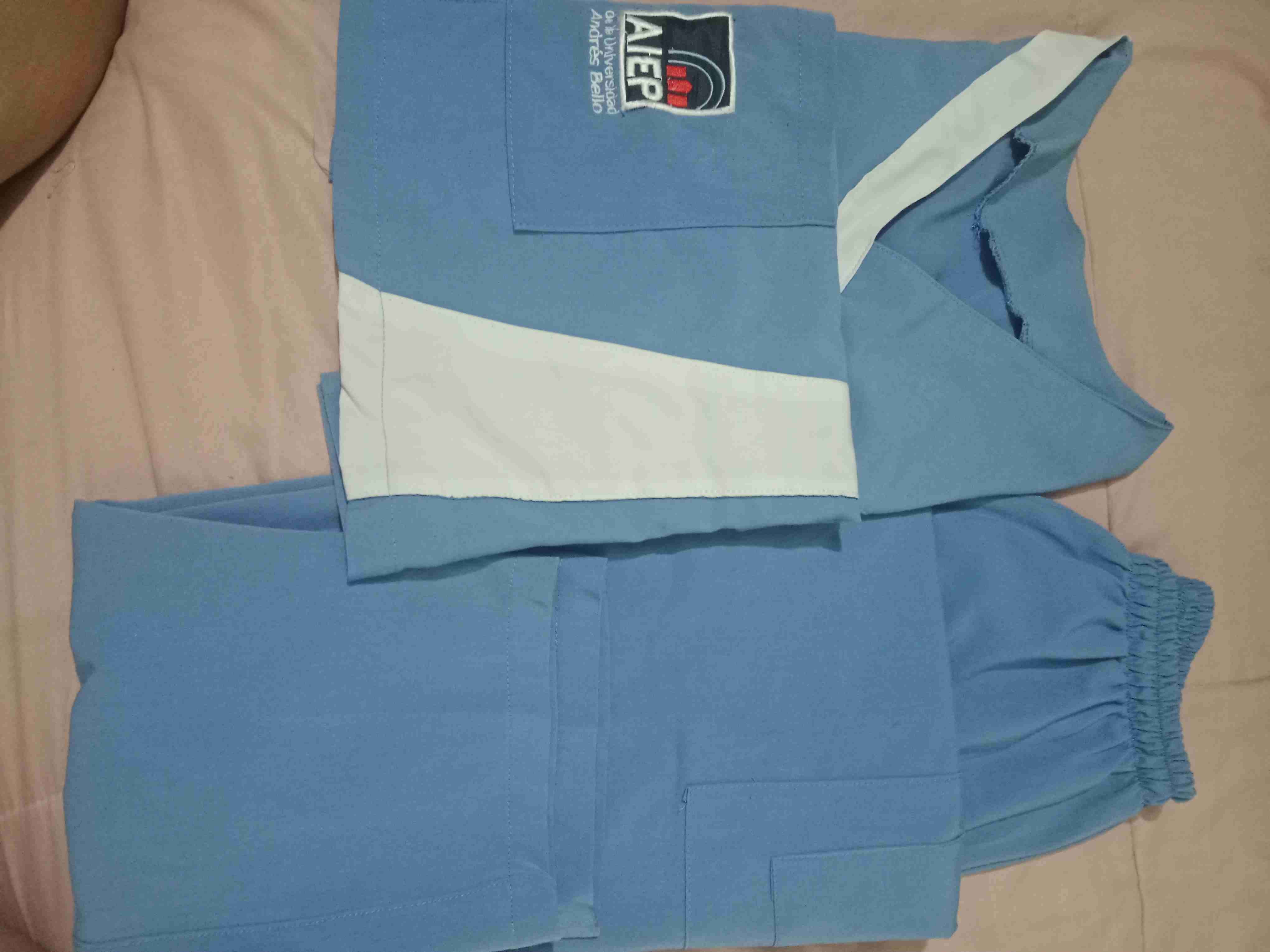 Uniforme de Teens mujer de instituto AIEP - miniatura 1