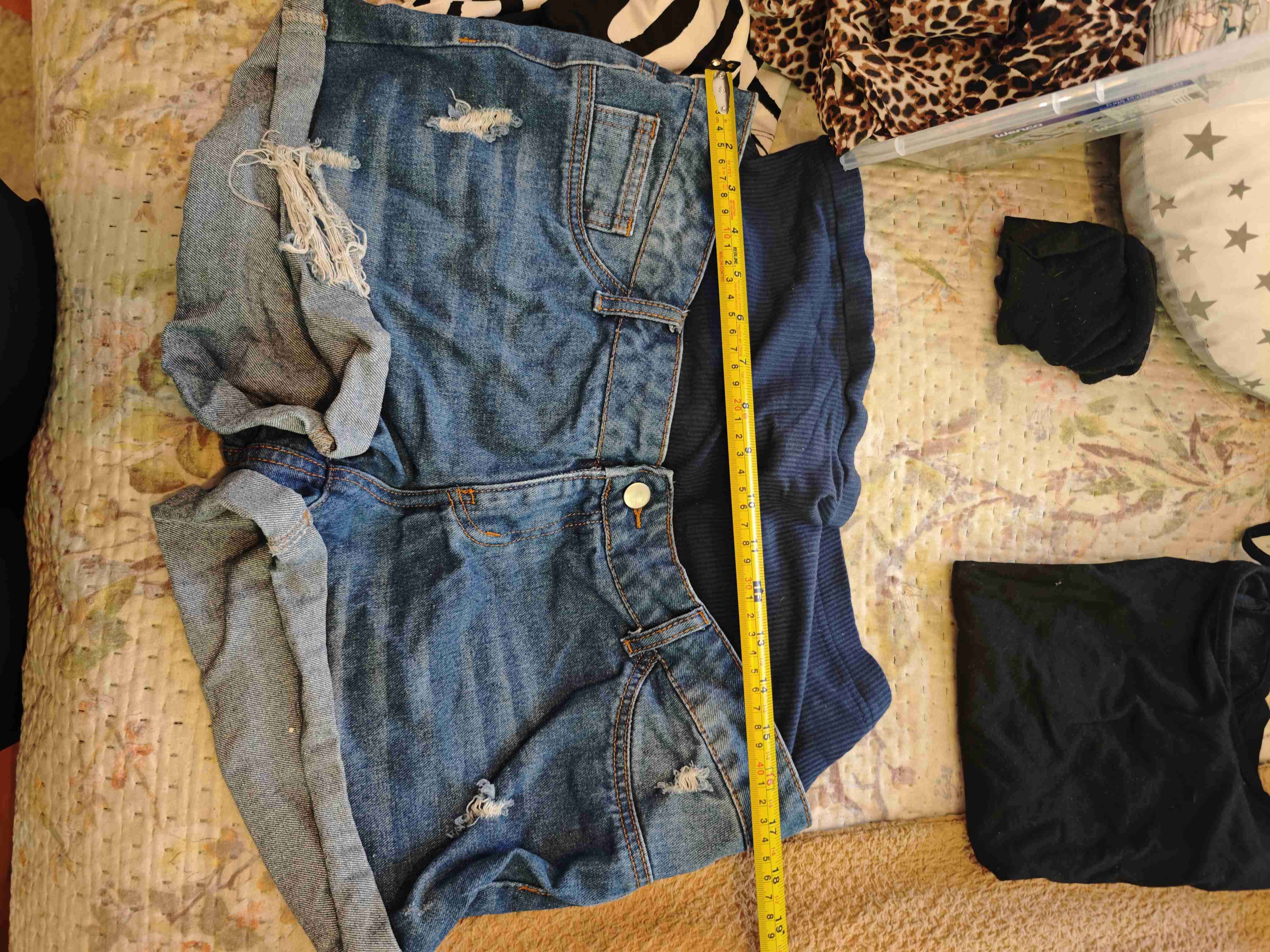 Shorts de mezclilla desgastados embarazada - miniatura 2