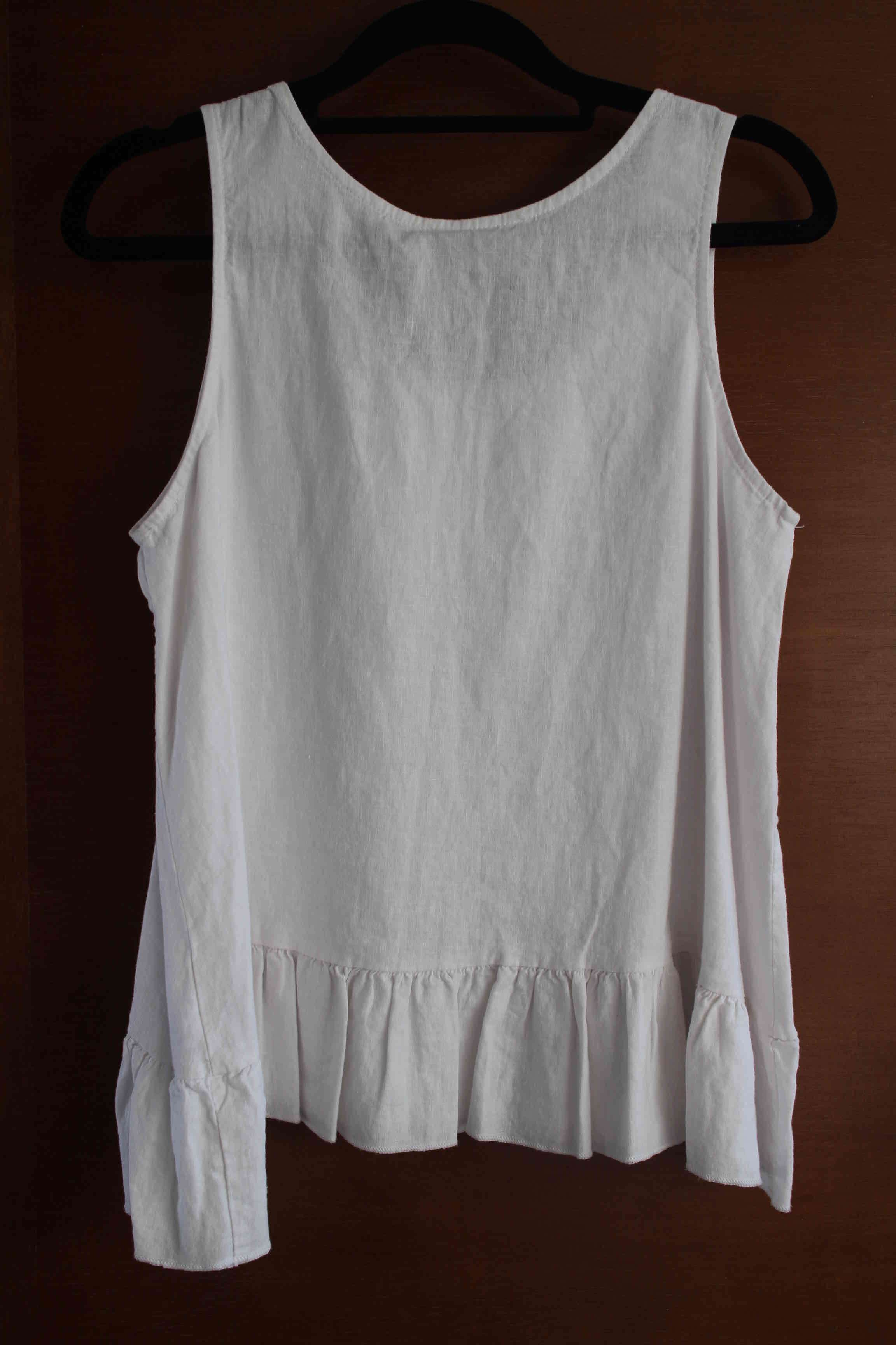Blusa blanca sin mangas nueva - miniatura 3