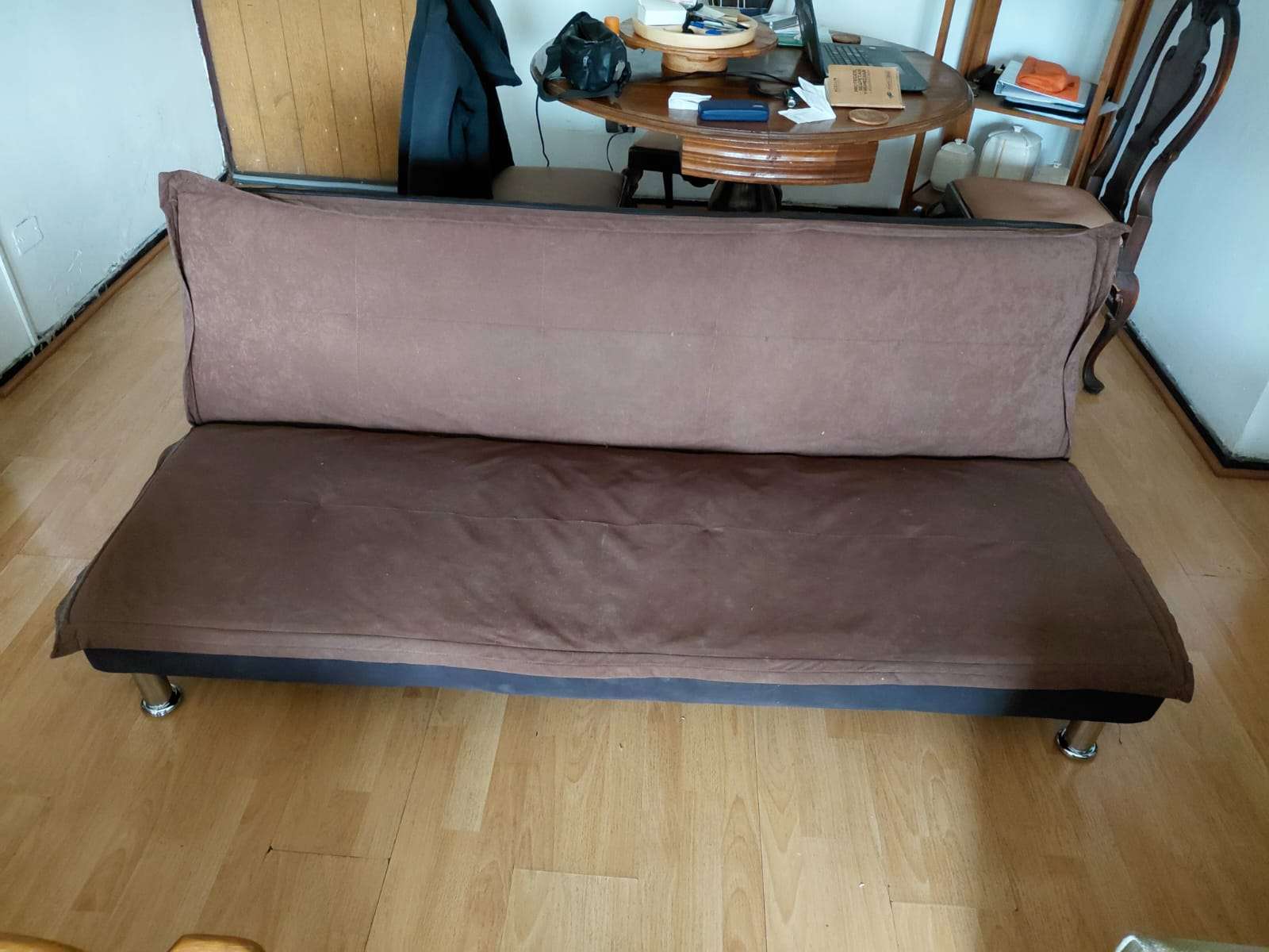 Sofá cama marrón cómodo - miniatura 2