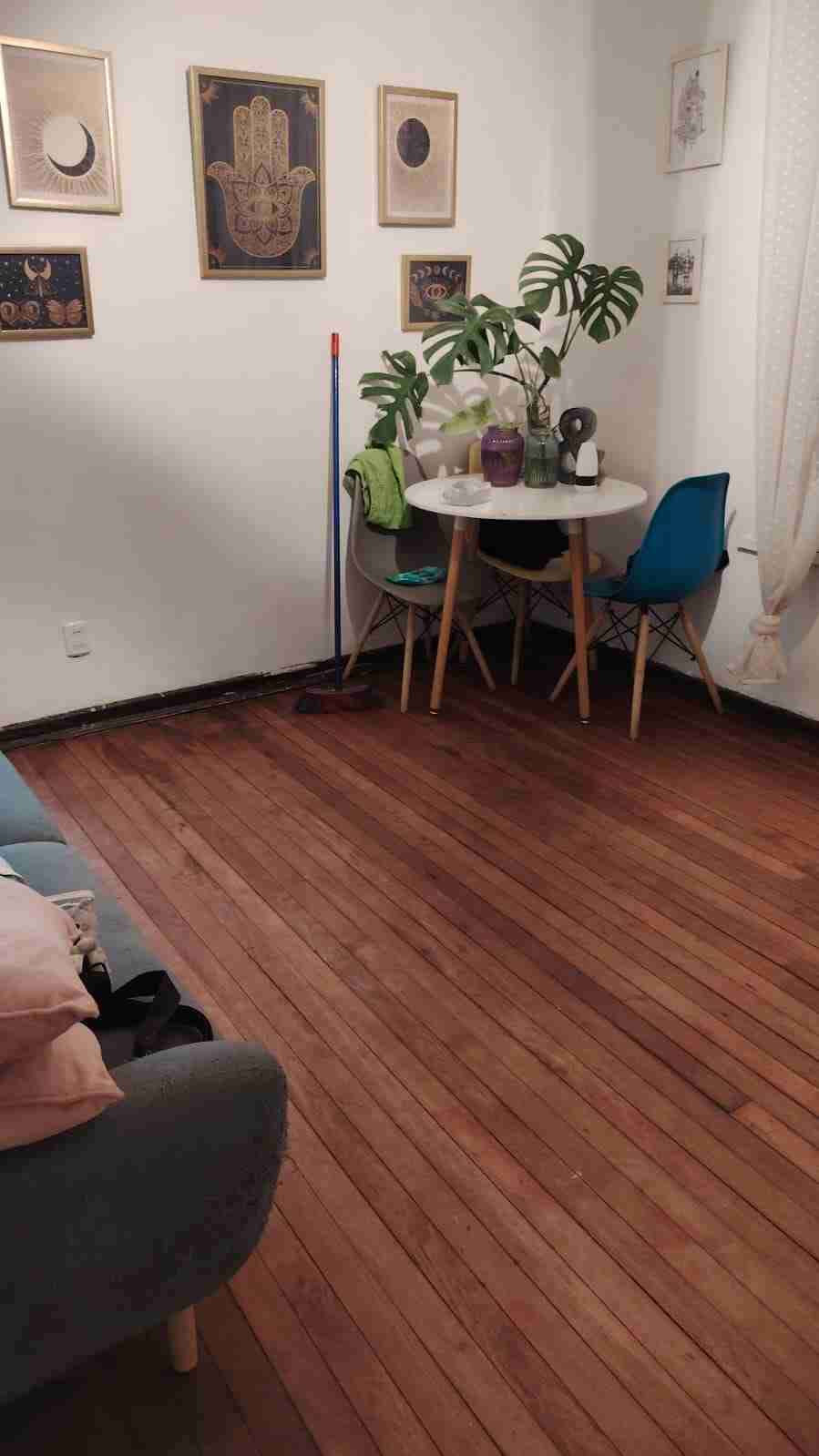 Mesa redonda blanca moderna