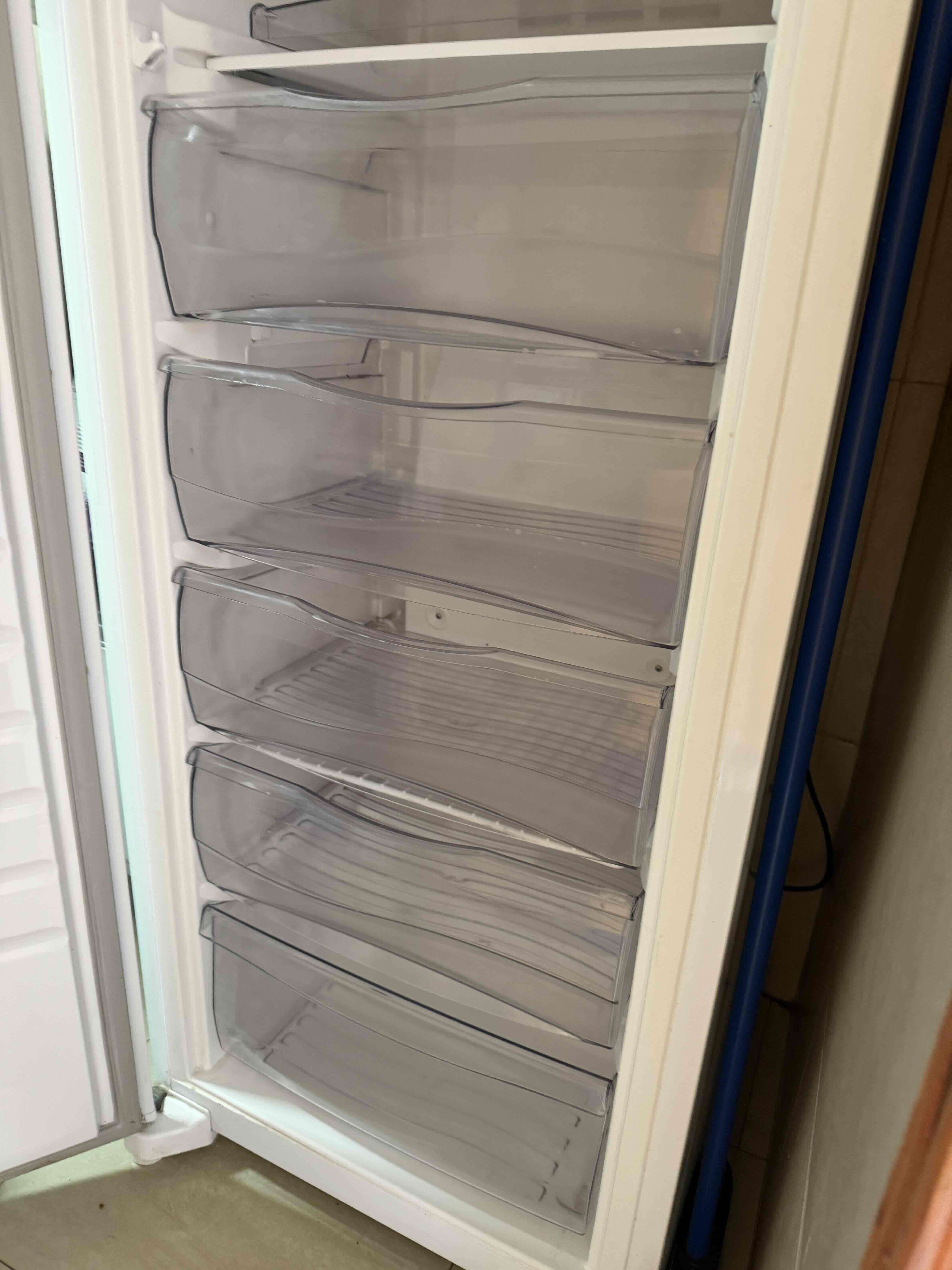 Freezer vertical  Whirlpool usado - miniatura 5