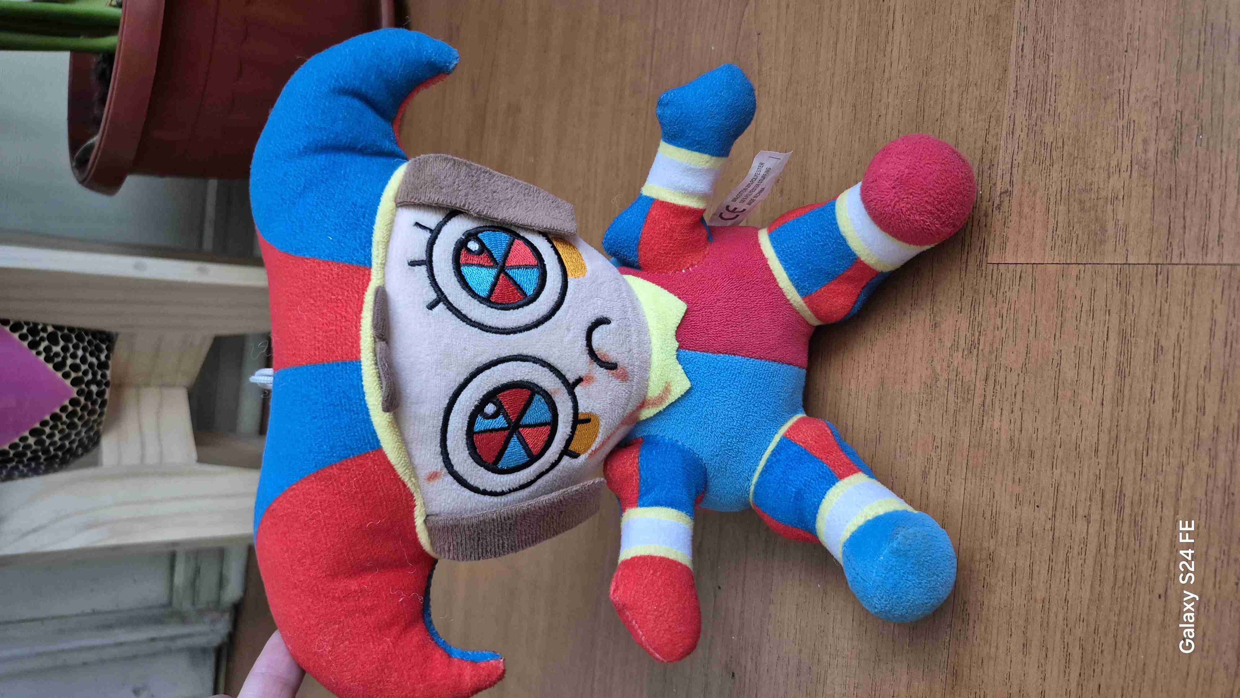 Juguete de peluche arlequín colorido - miniatura 2