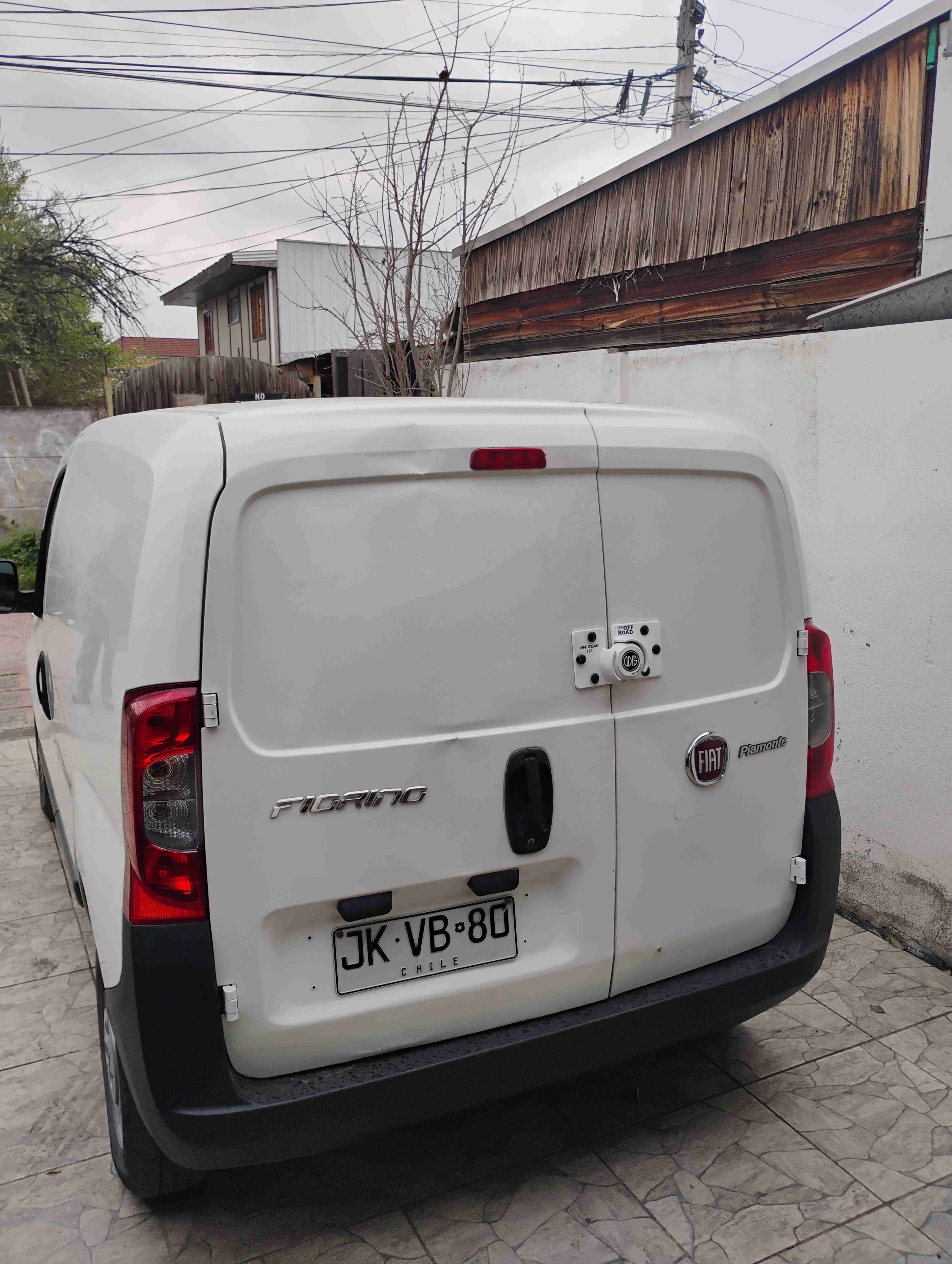 Furgón Fiat blanco en buen estado - miniatura 2