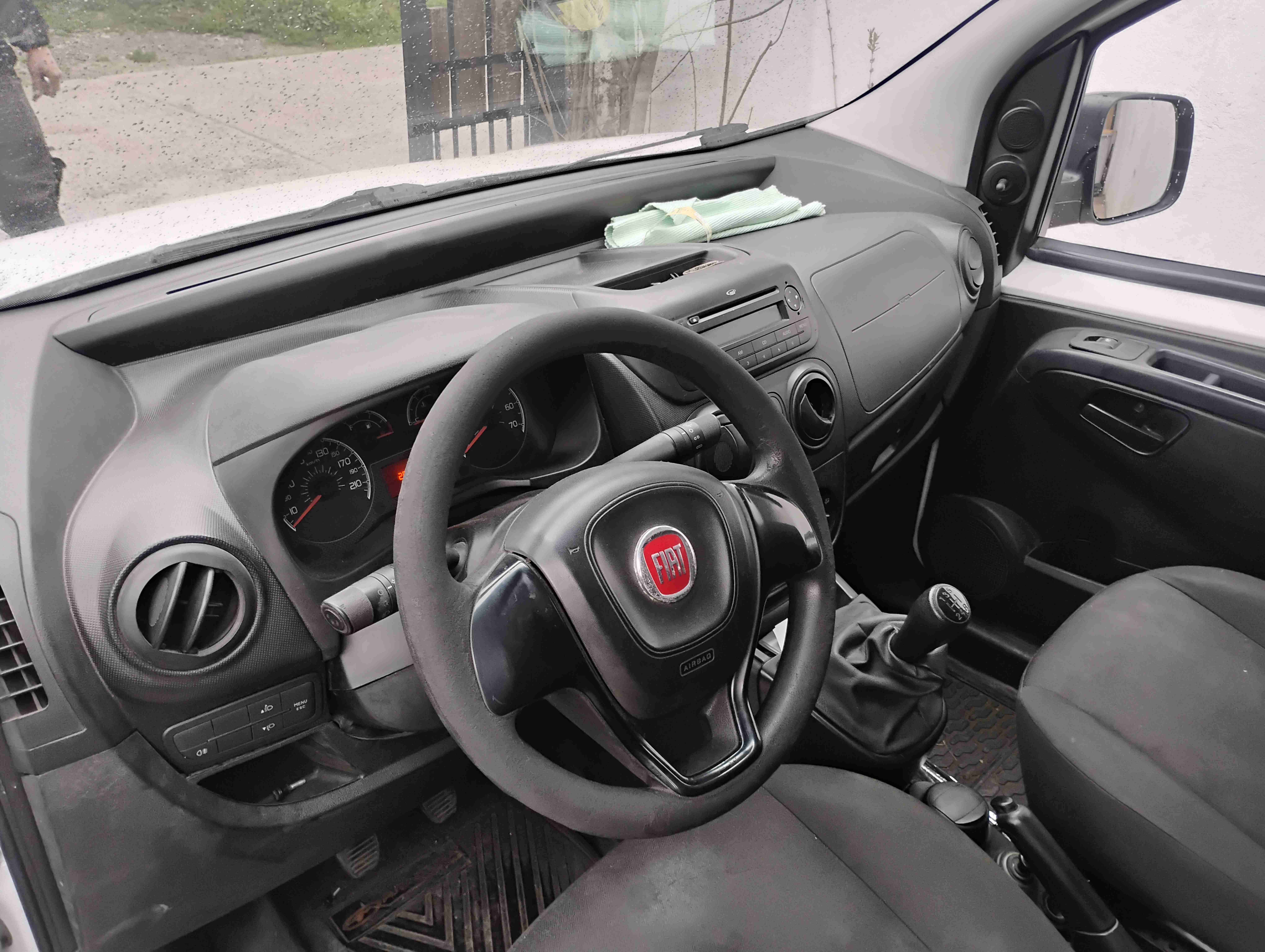 Furgón Fiat blanco en buen estado - miniatura 3