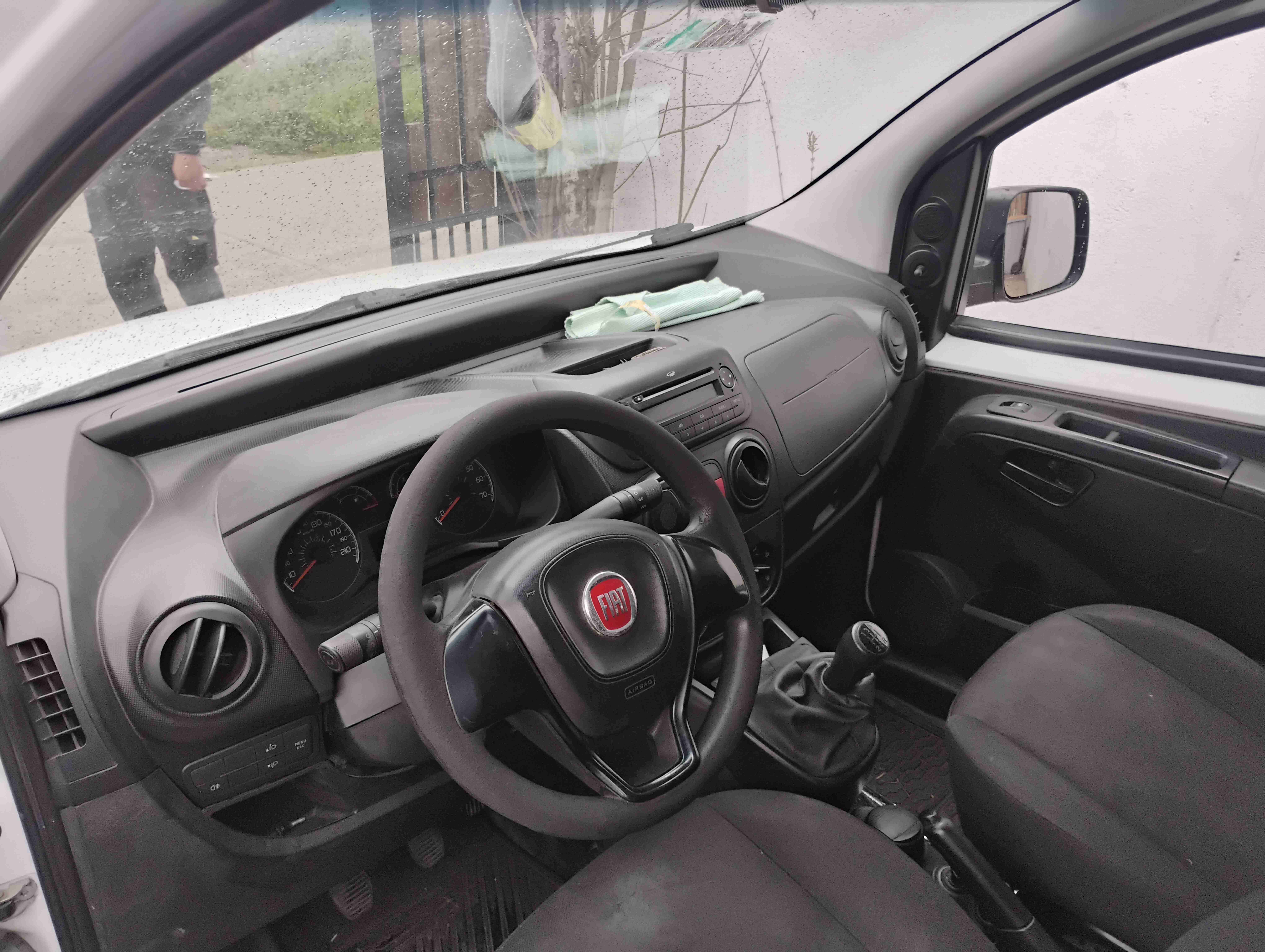 Furgón Fiat blanco en buen estado - miniatura 4