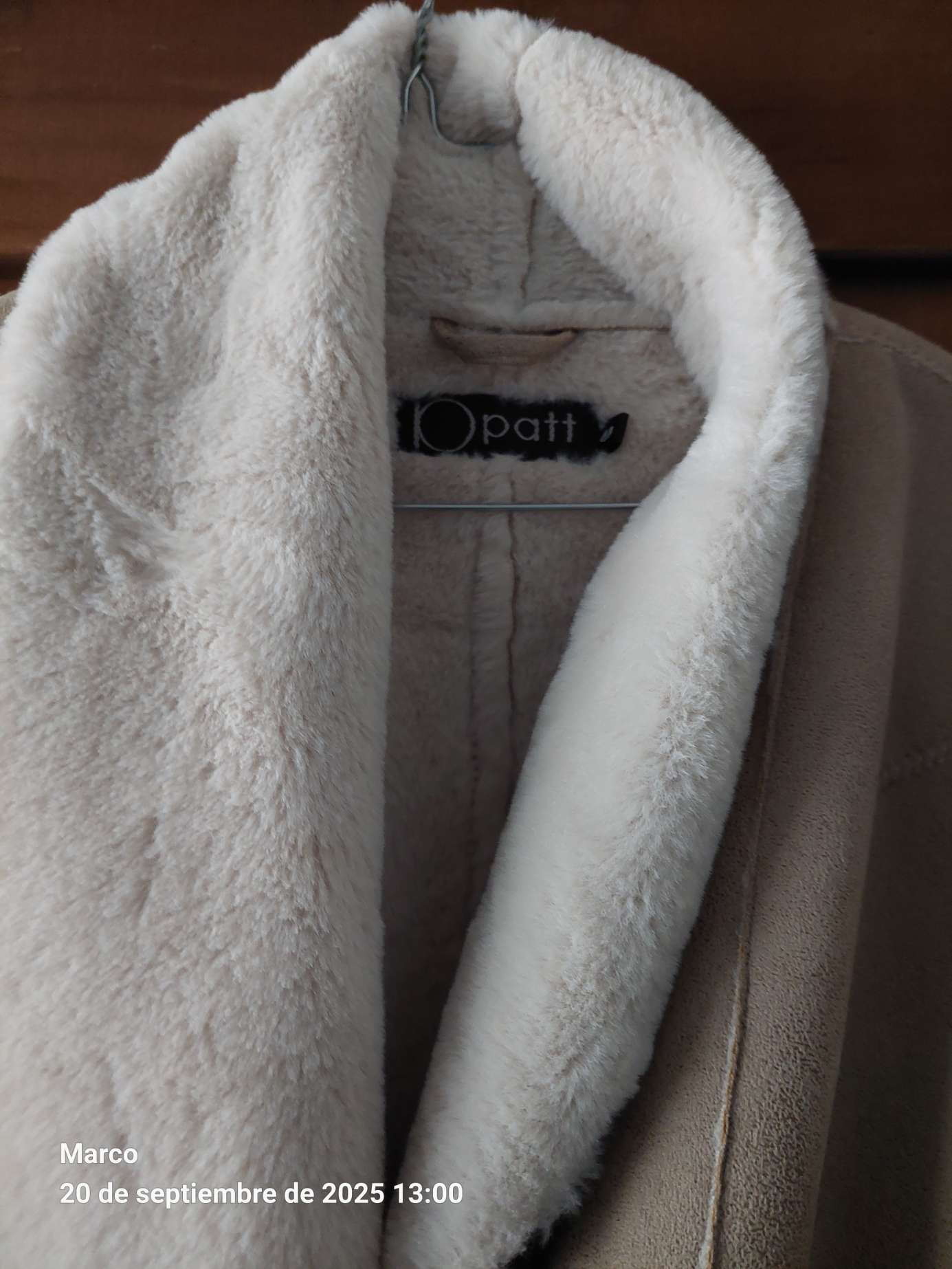 Chaqueta de piel beige con forro de lana - miniatura 2